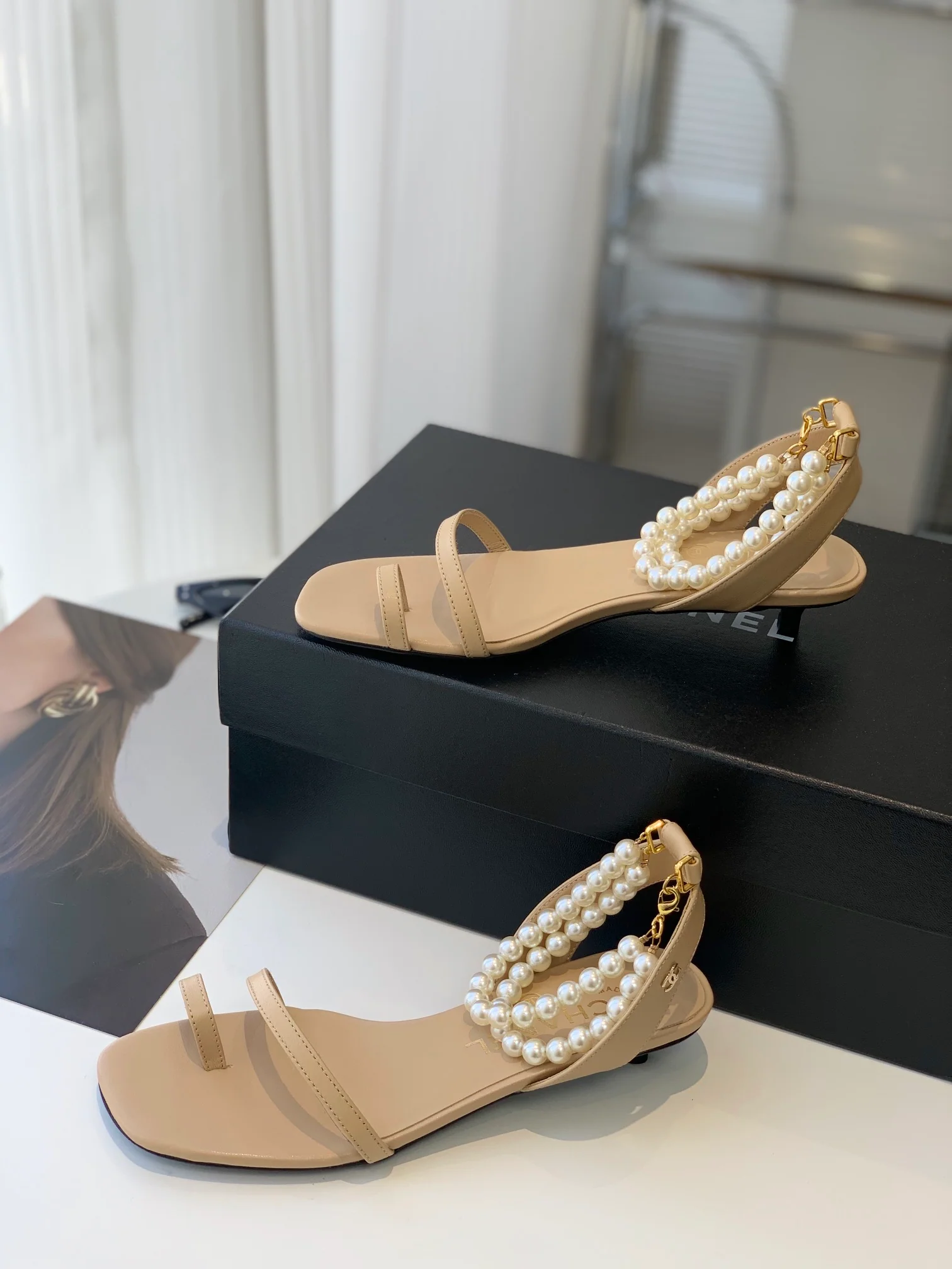 Новинка весны 2023 года от Chanel - сандалии Pearl