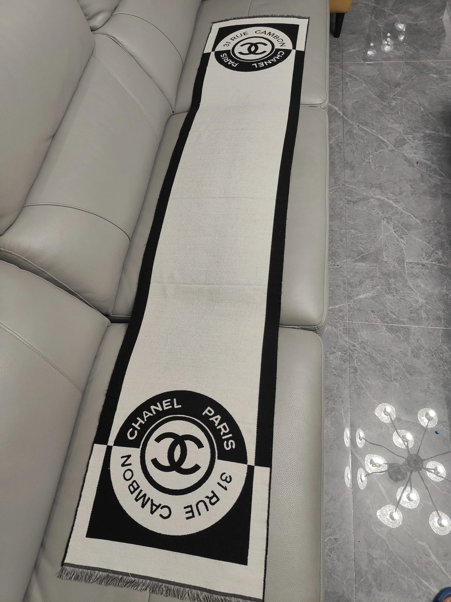 Chanel - Новый черно-белый длинный шарф