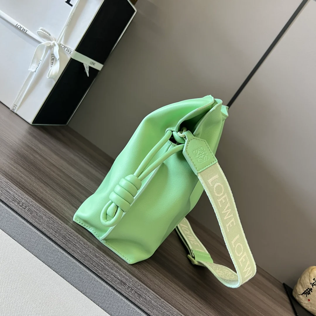 Клатч Loewe Flamenco - телячья кожа наппа - светло-зеленый