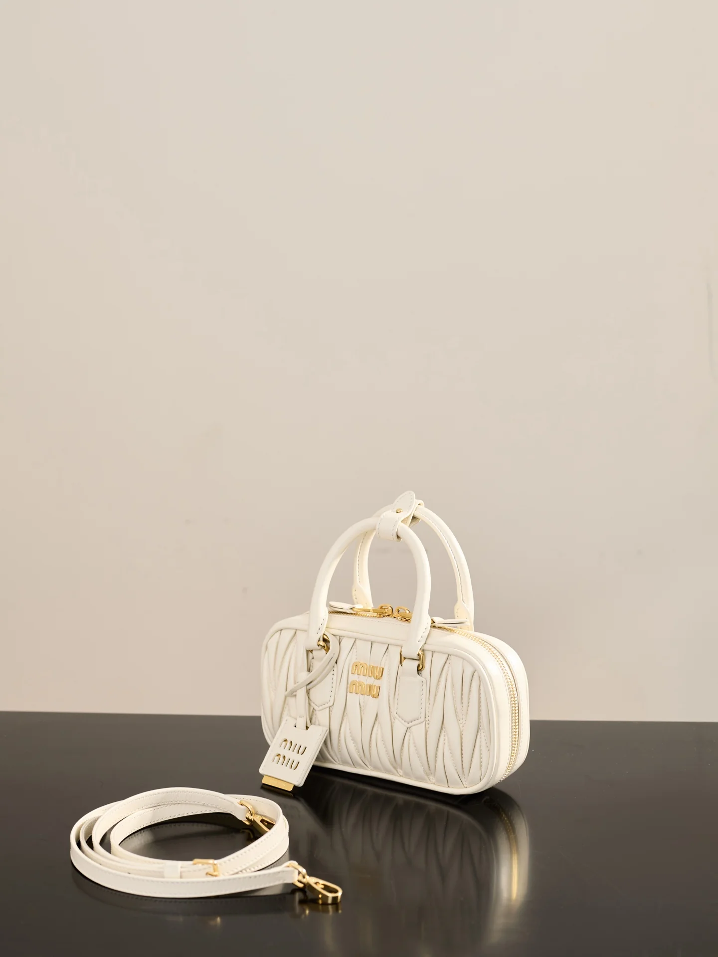 Miu Miu-5b088m1100 - Миниатюрная плиссированная сумка для боулинга - Белая