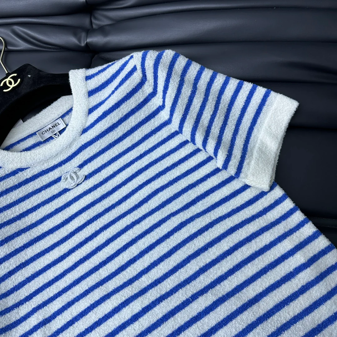 Вязаный топ Chanel 2403 в полоску с короткими рукавами - 1 шт.
