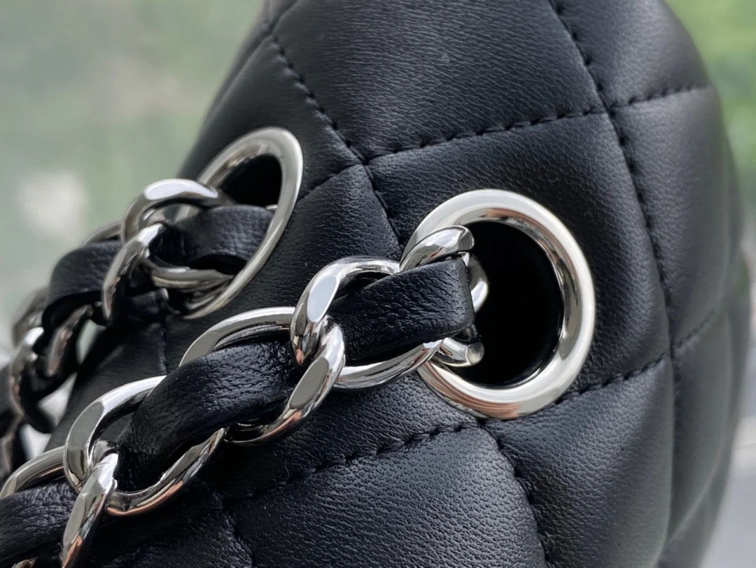 Сумка Chanel CF Medium - 25 см - из черной овечьей кожи с серебряной пряжкой - CF25