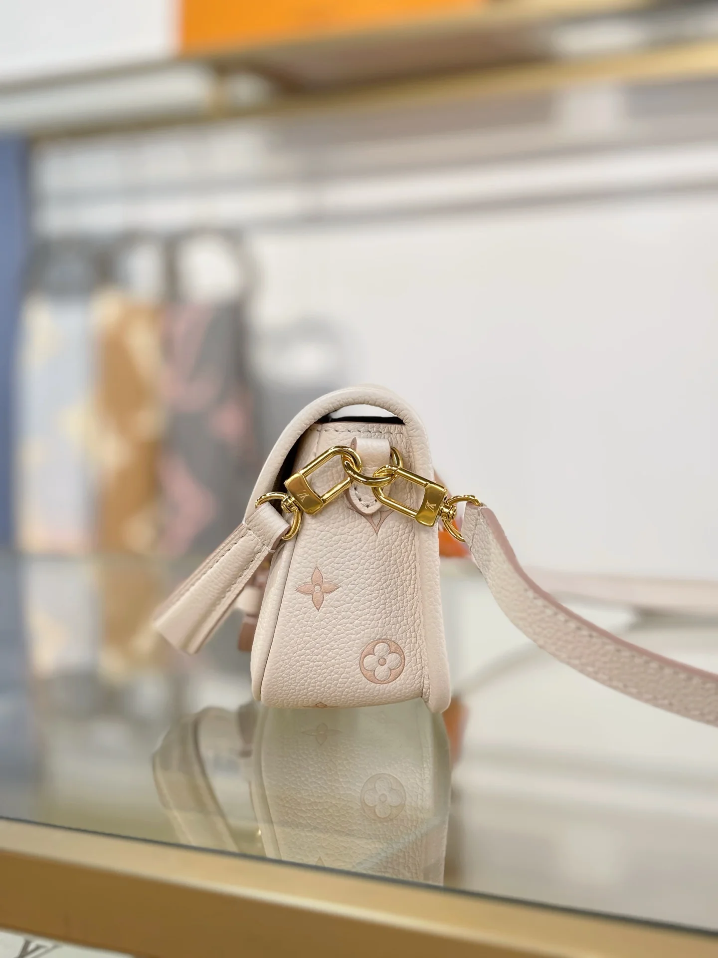 LV-m25591-nano-speedy handbag-1