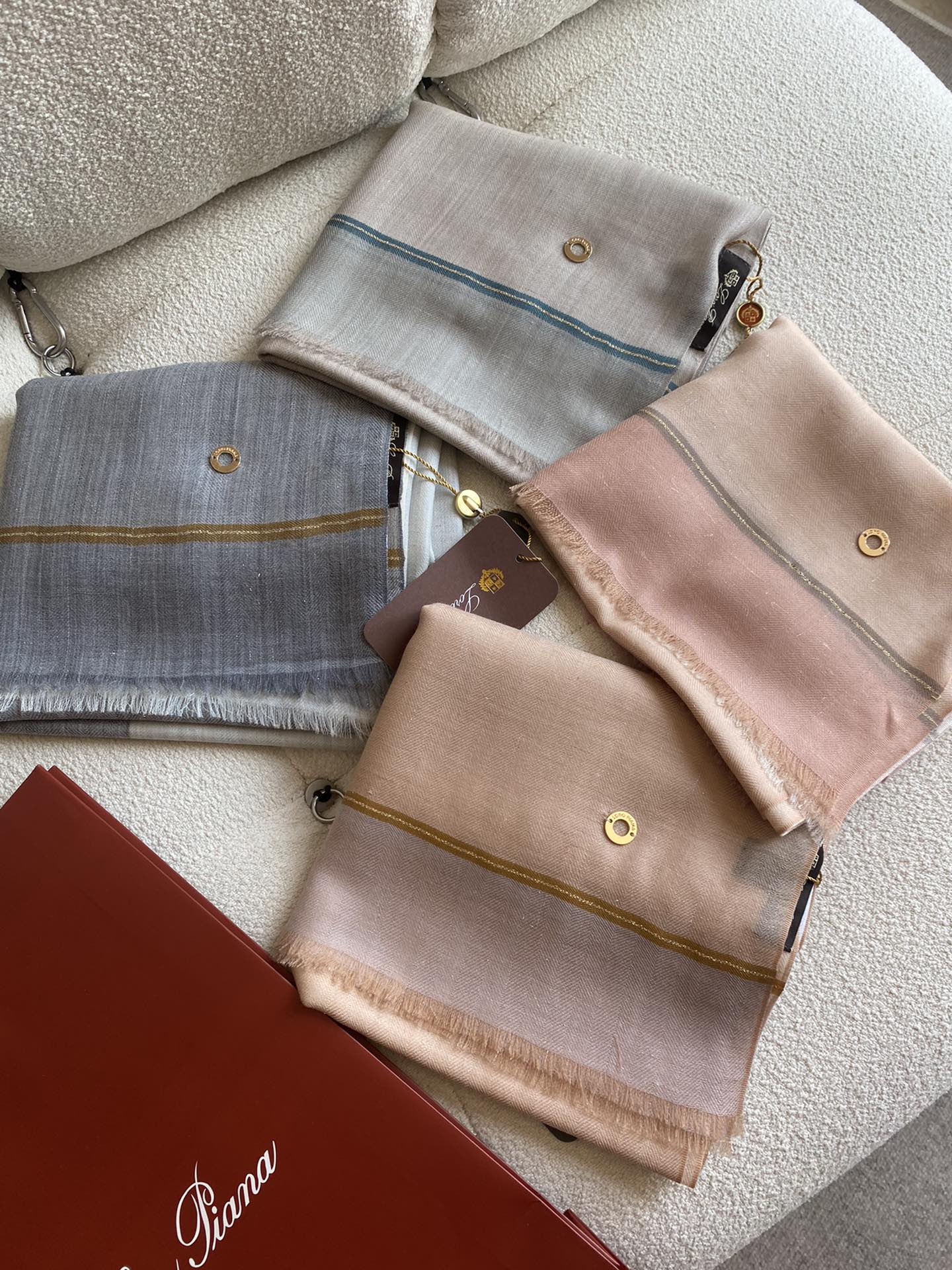 Loro Piana - Коллекция Image - Кашемировая шаль с серебристыми нитями в клетку, выполненная в технике цветовых блоков - 90-200 см