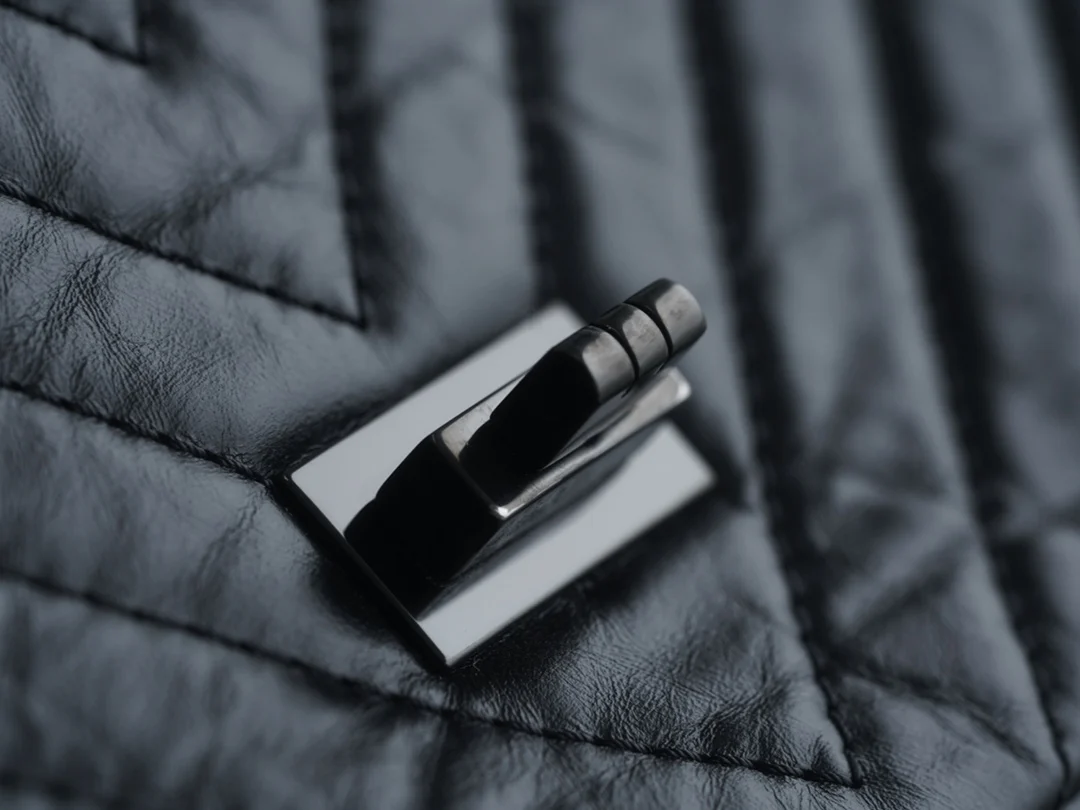 Chanel 2-55 - Черная застежка с V-образным узором - Кожа теленка, длина 28 см