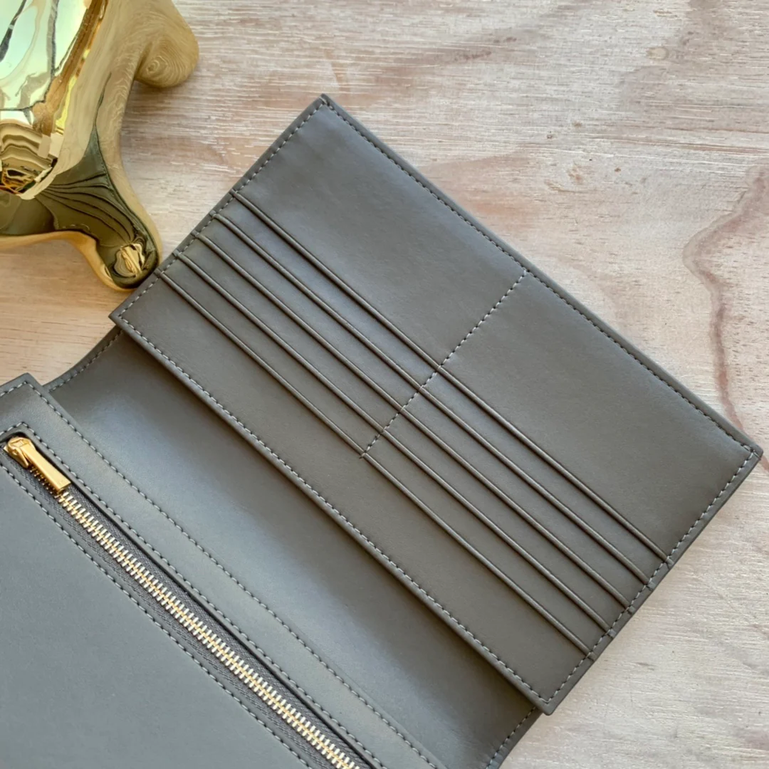 Длинный кошелек Celine - Кошелек с ремешком из крупной зернистой телячьей кожи - 15