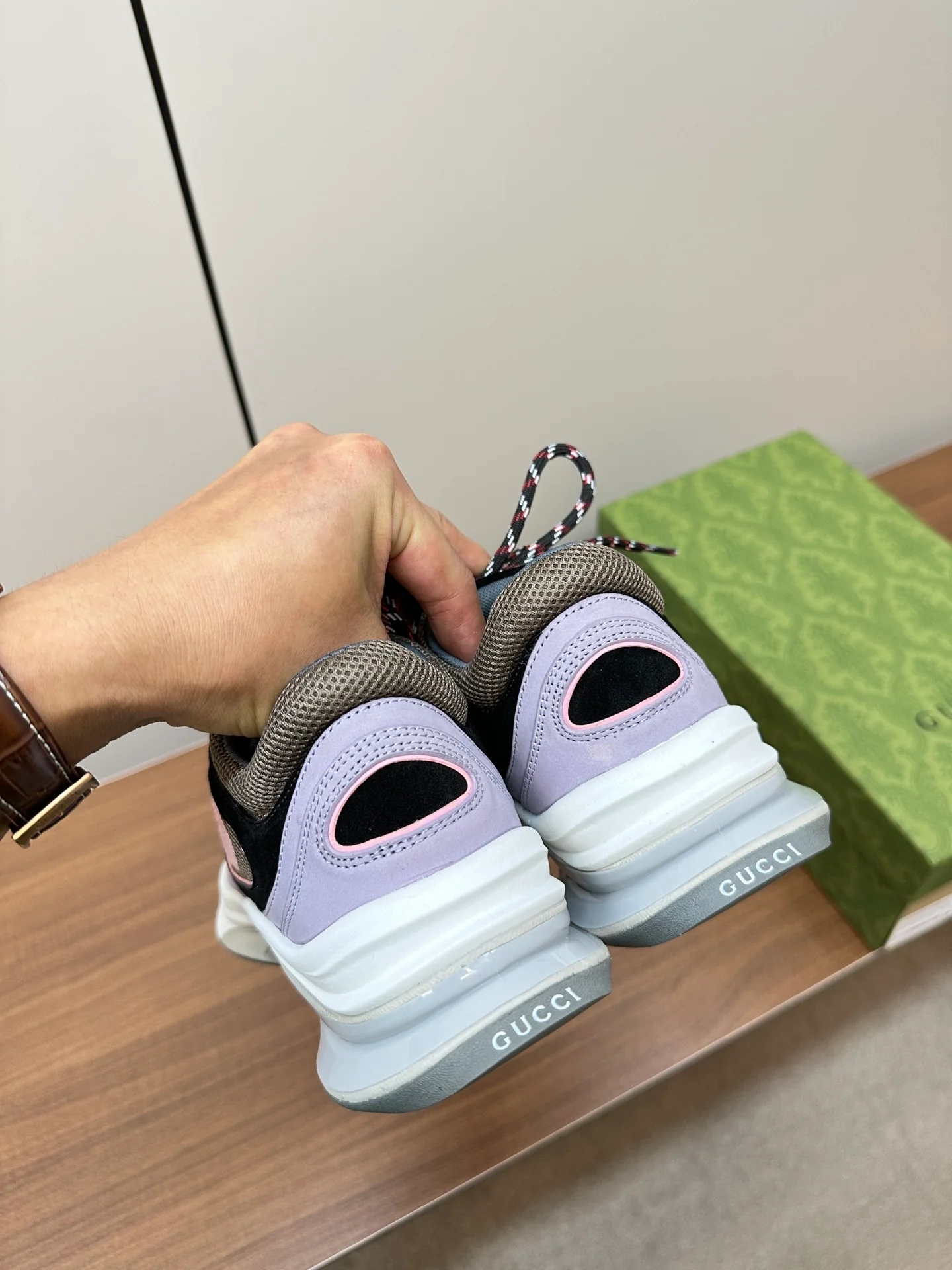Новинка осенне-зимней коллекции Gucci 2023 — Кроссовки из однотонного вязаного кроя — Унисекс — Лилово-фиолетовый