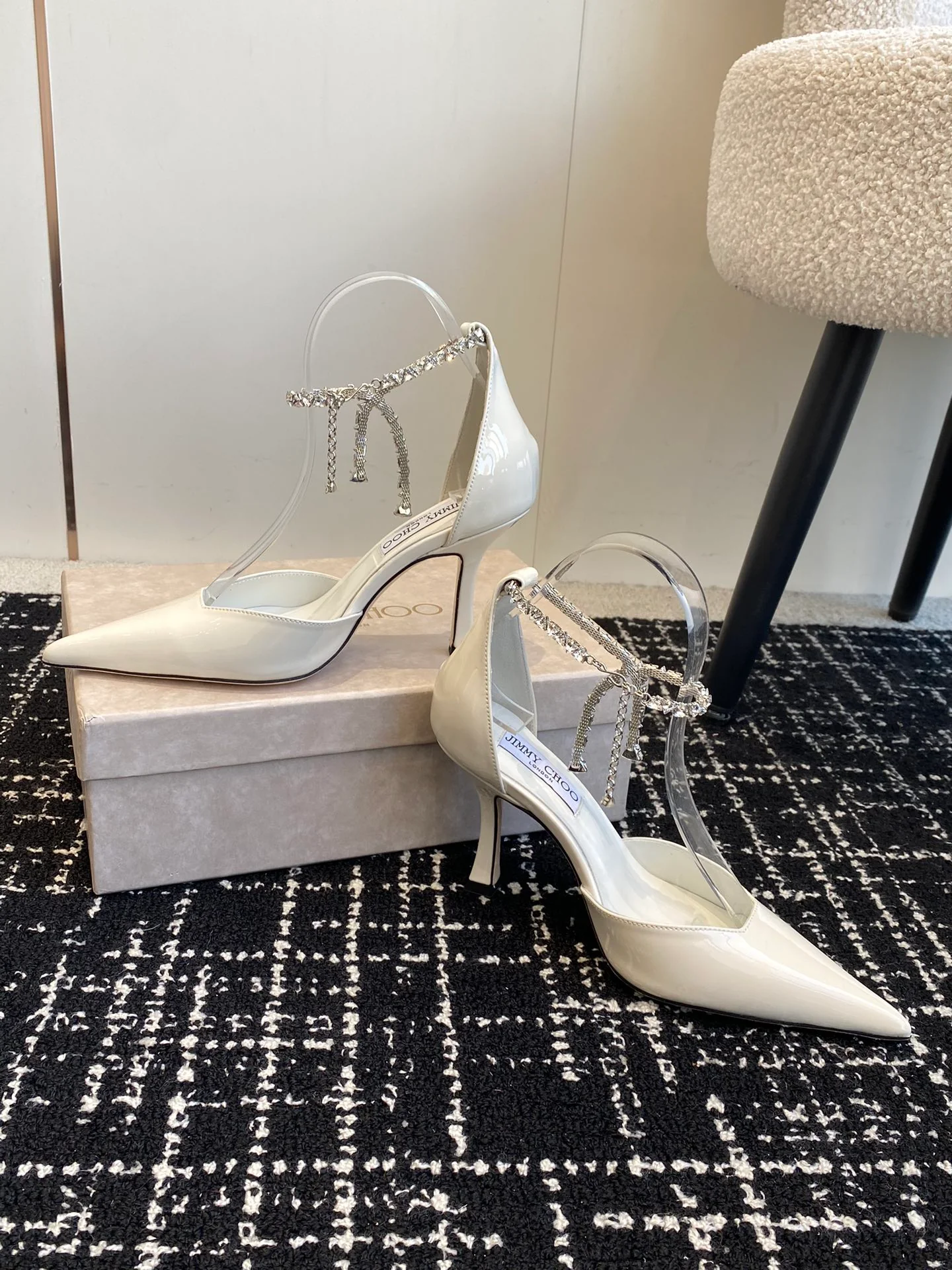 Туфли на высоком каблуке Jimmy 2024 - белые