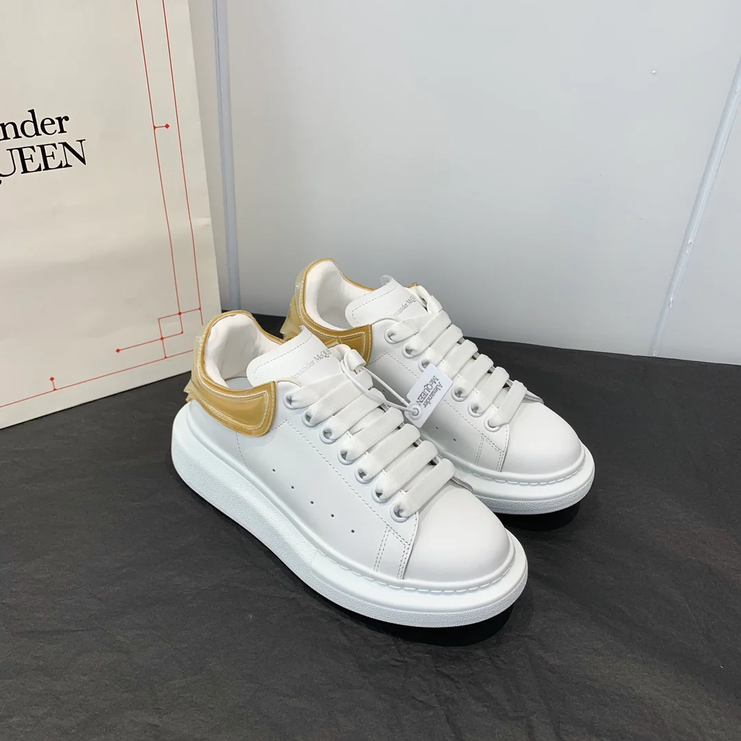 Классические белые кроссовки McQueen - на каблуке-резинке - золотисто-желтые