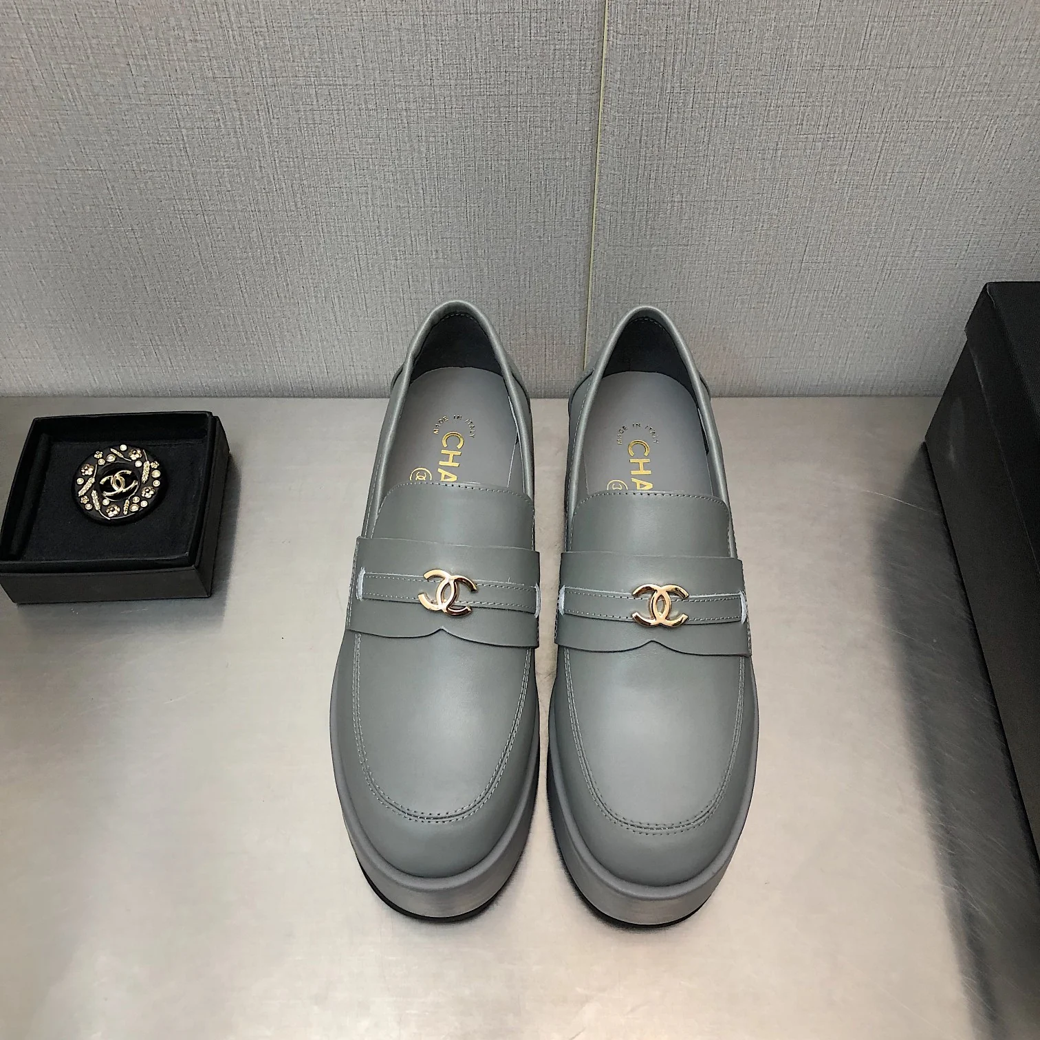 Новинка сезона осень/зима 2022 от Chanel - Лоферы на платформе - Серебристые