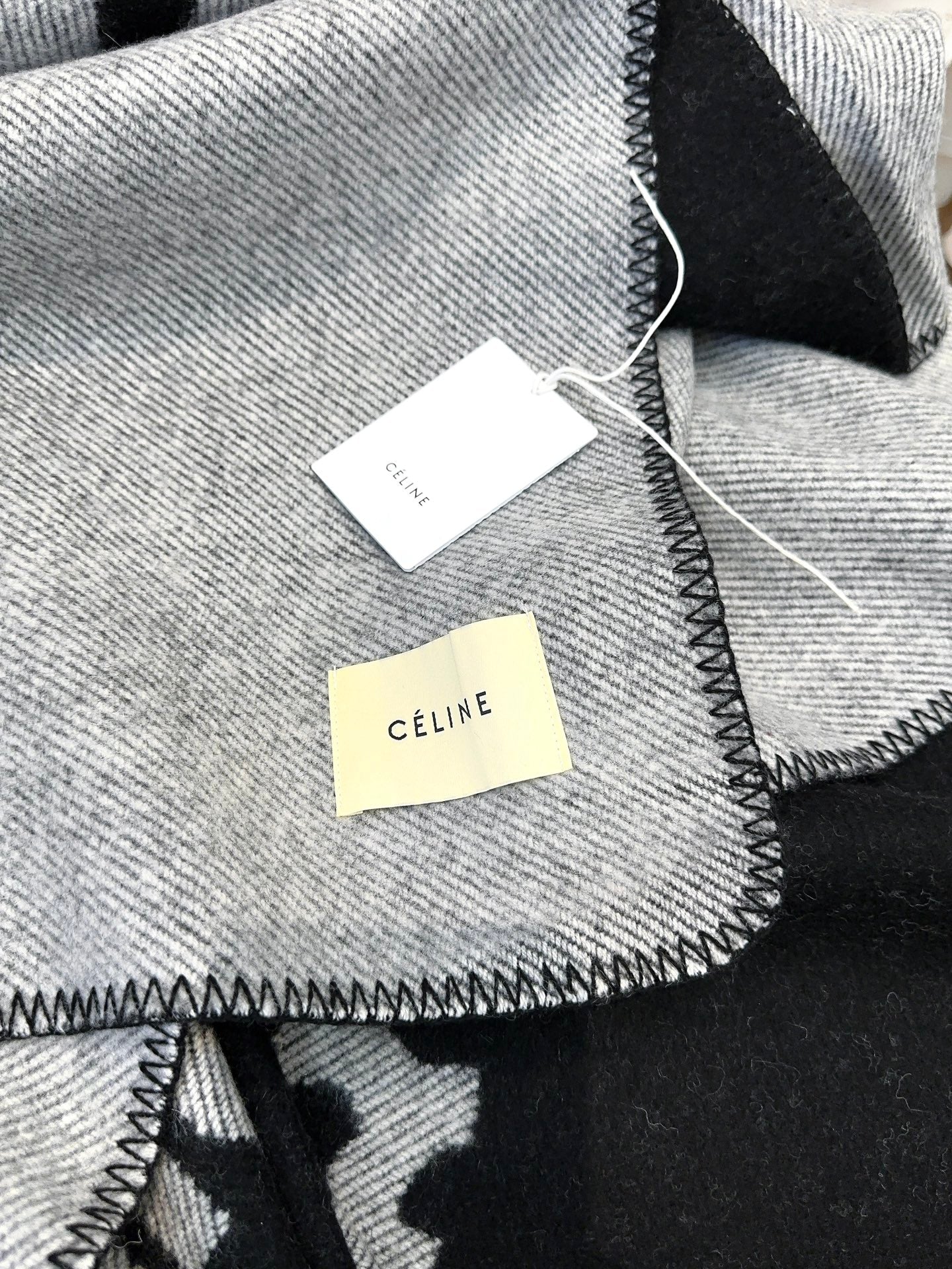Плед-шаль Celine 2024 в форме текста
