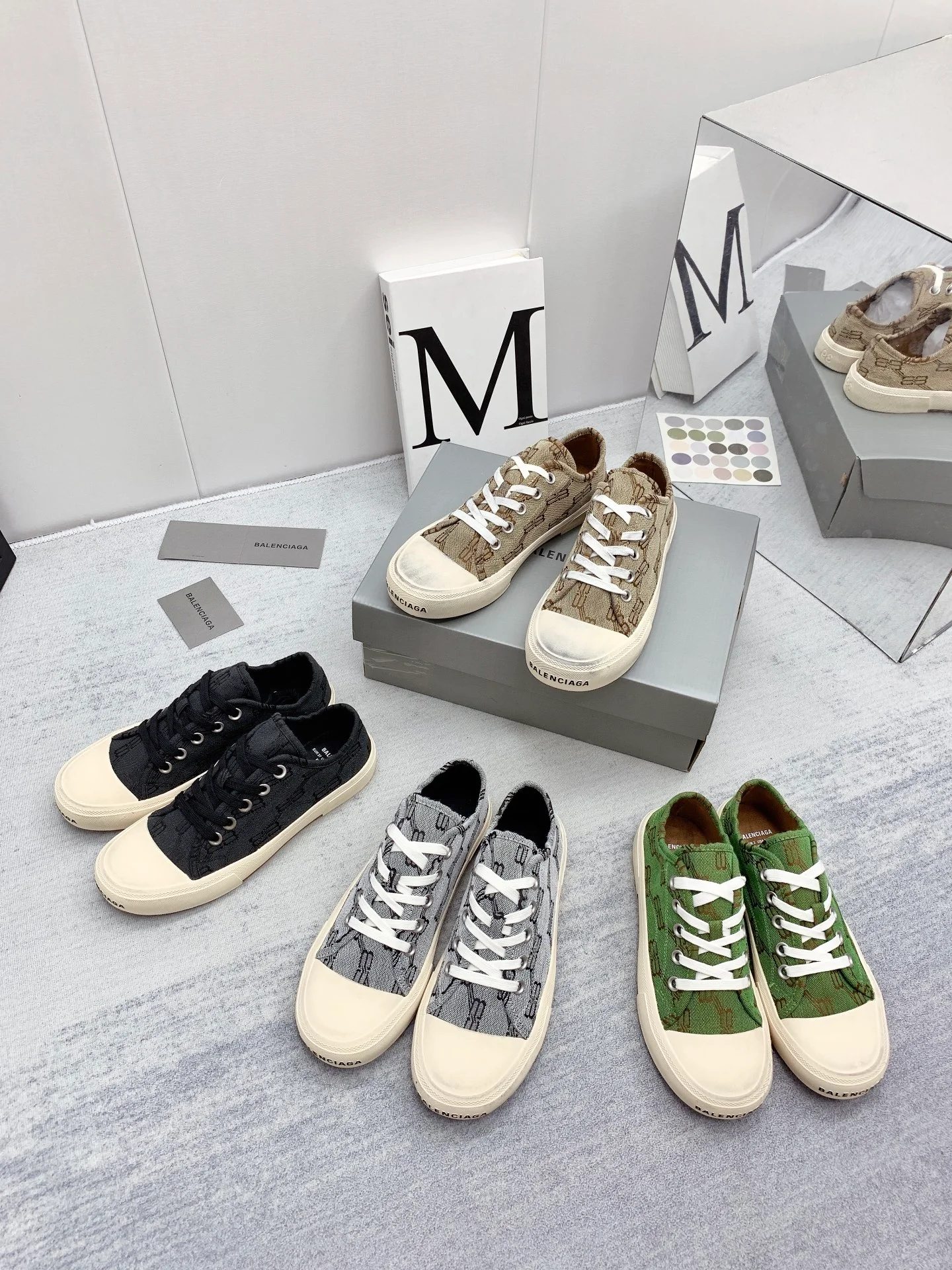 Новые поступления коллекции Balenciaga осень/зима 2022 - Парижские парусиновые туфли - Унисекс - Изображение коллекции - 1