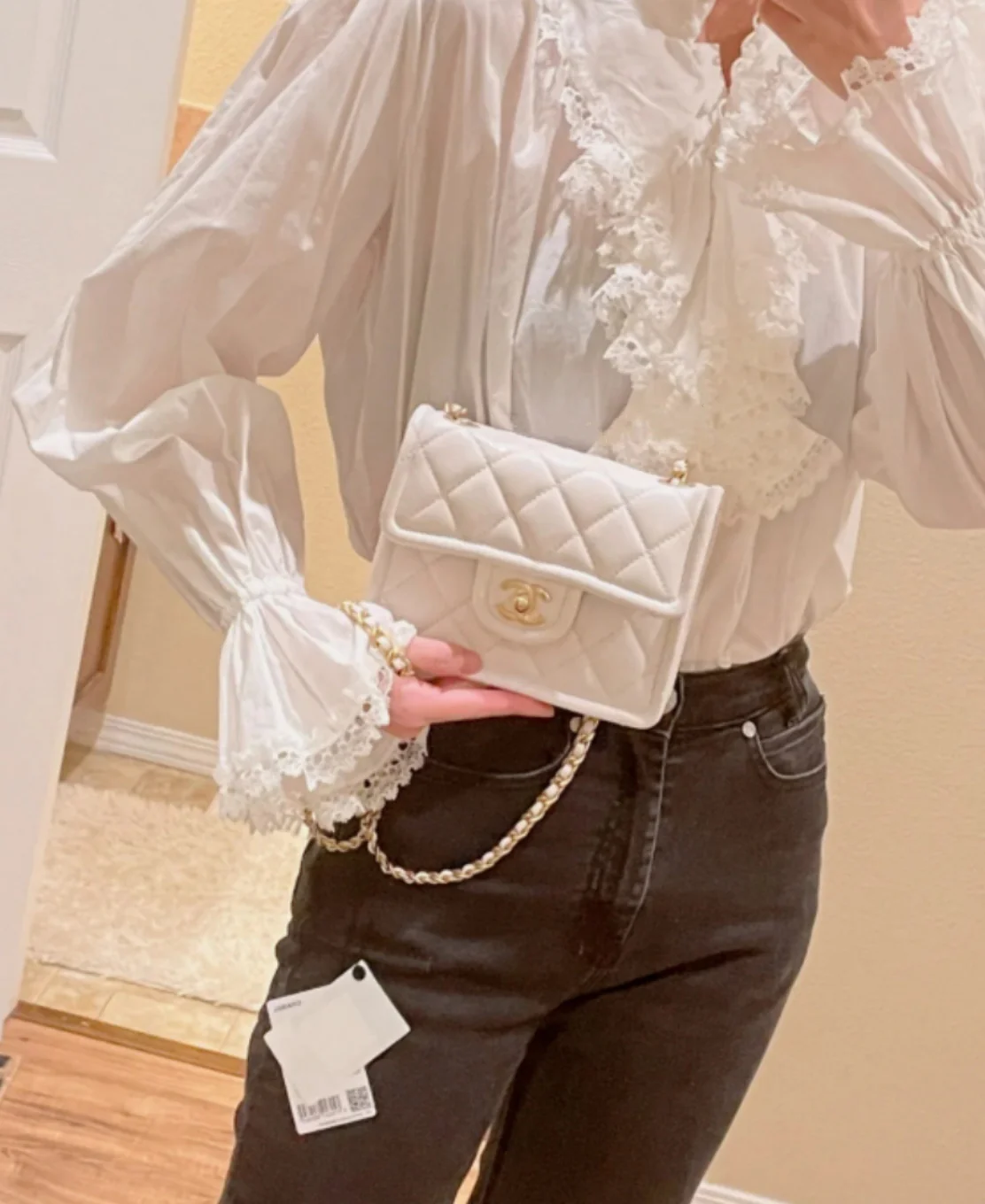 Маленькая булочка из тофу Chanel - белая