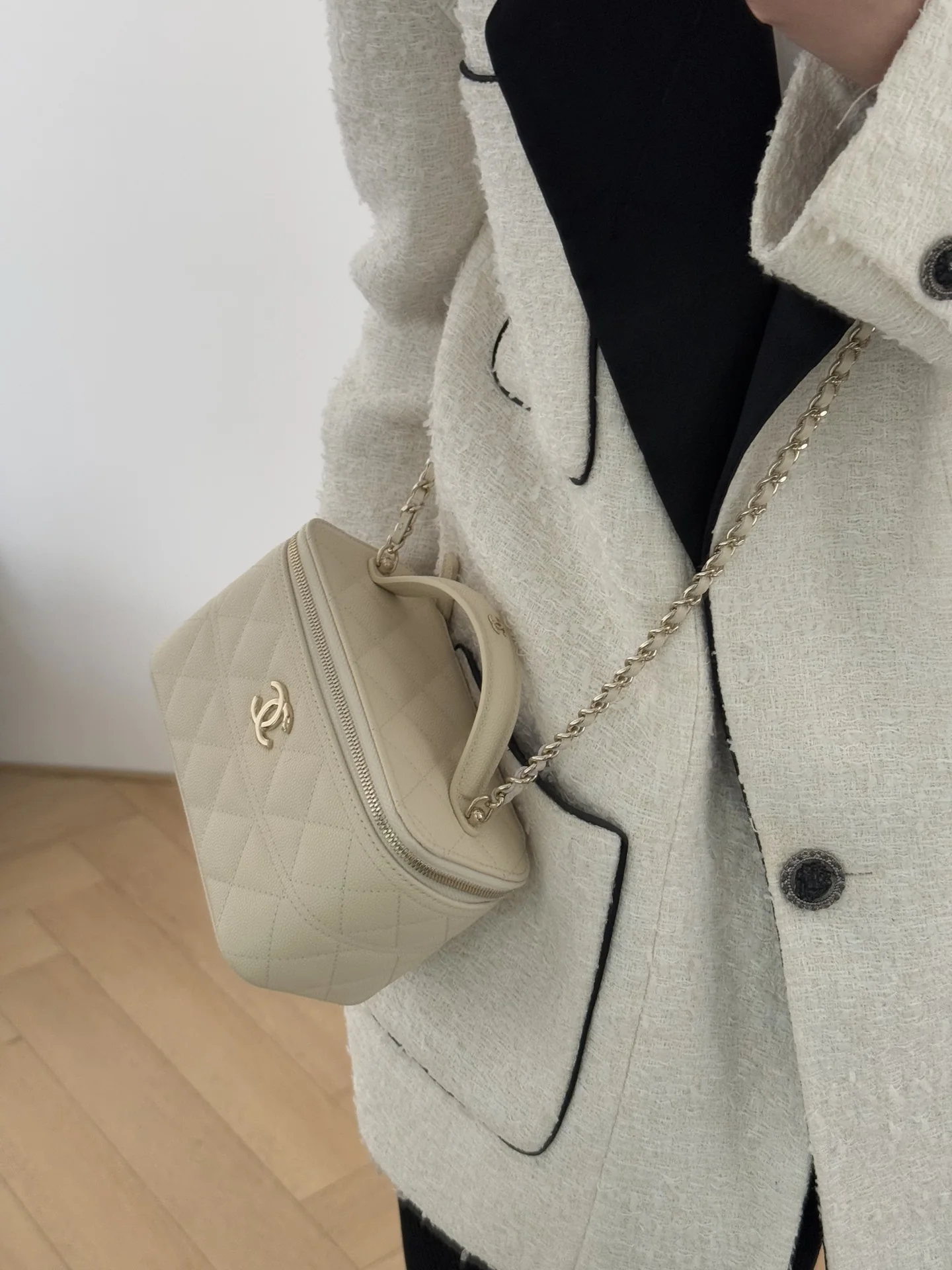 Сумка-ланчбокс Chanel 25c - серовато-белая