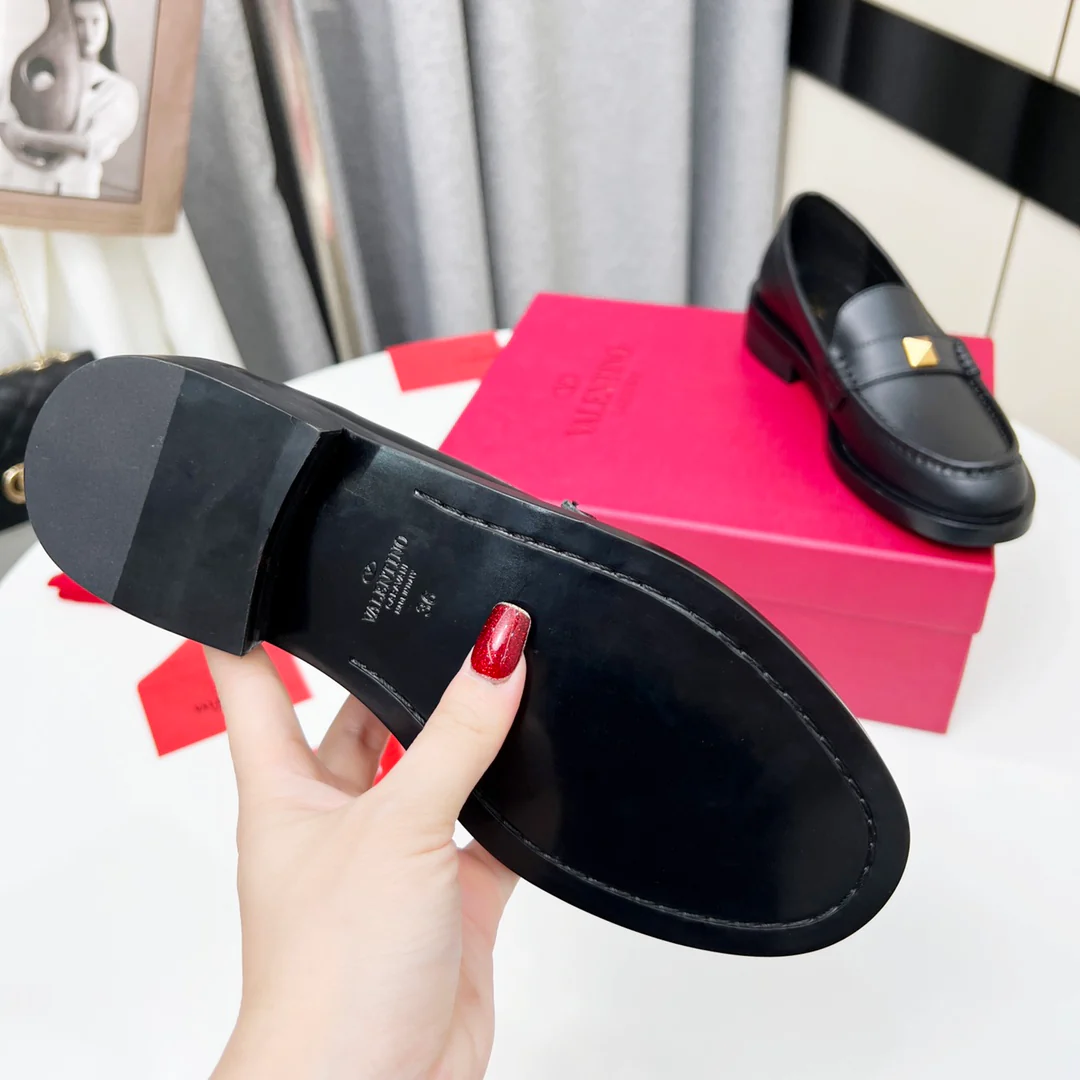 Valentino - Новинка весны 2022 года - Лоферы на платформе