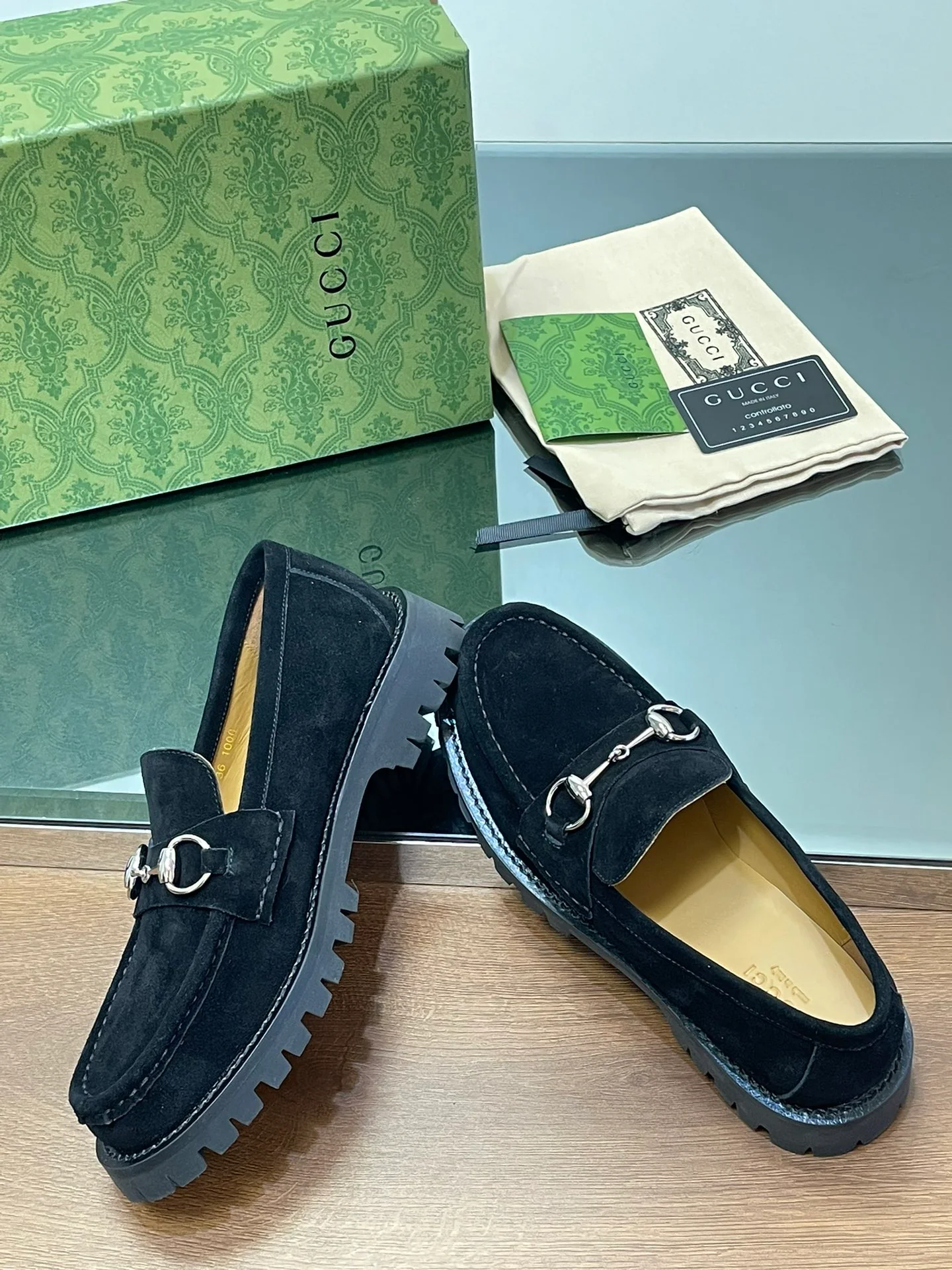 Замшевые лоферы Gucci 2024 - черные