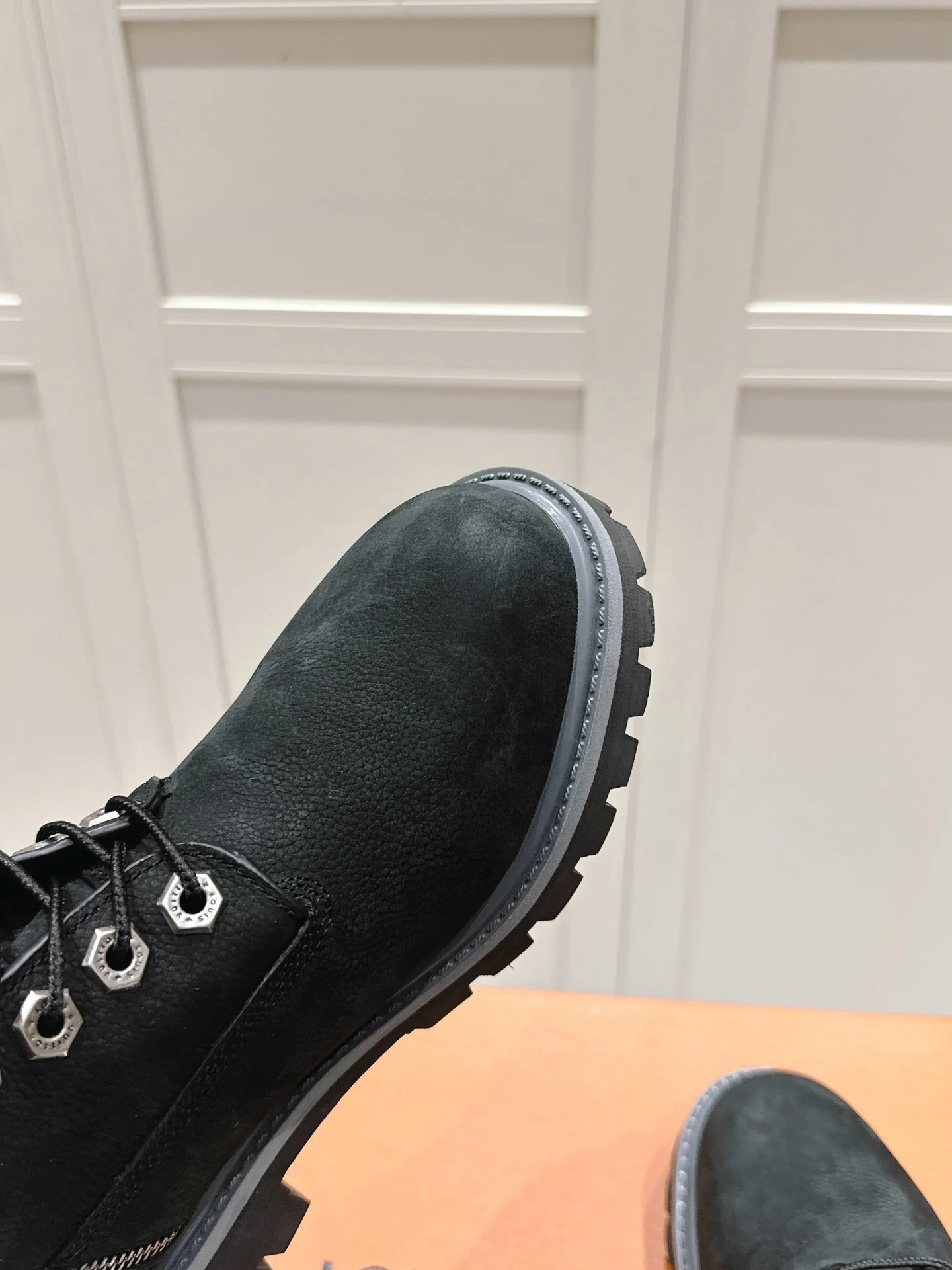 LV-2024-Doc Martens-Black