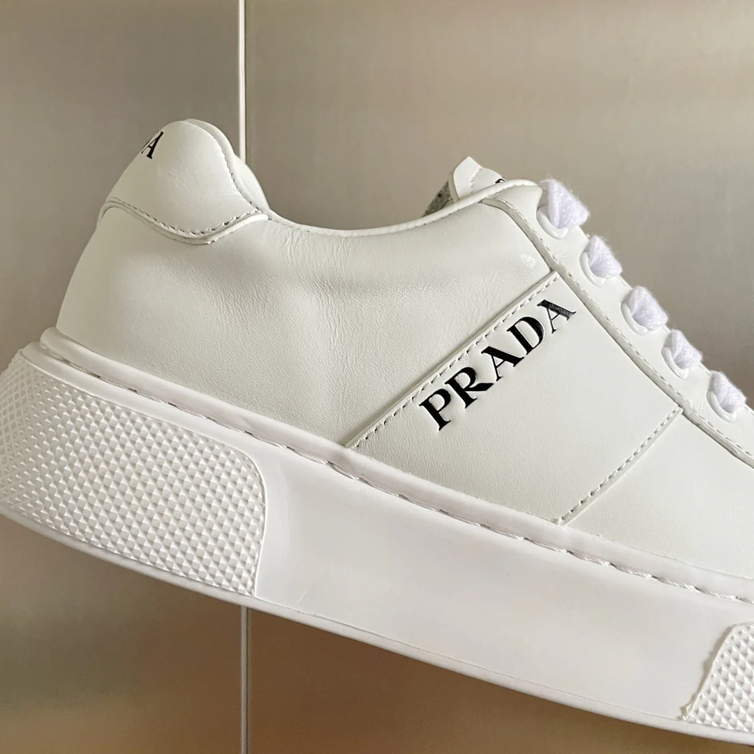 Новинка весны 2022 года от Prada - Повседневные туфли на платформе - 10