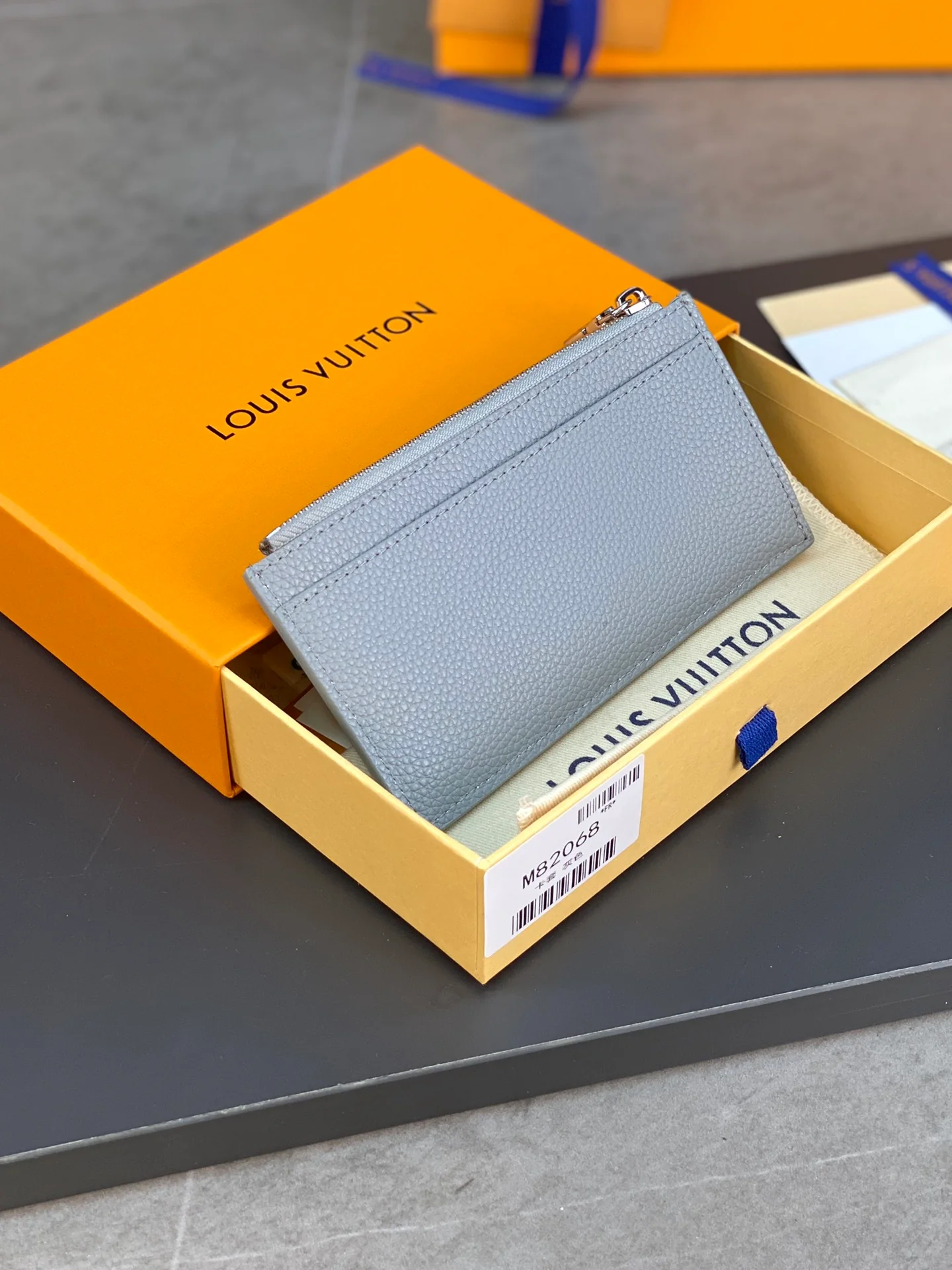 LV-m82068-держатель для монет и карт-серый