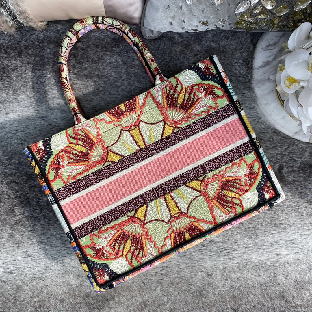 Сумка Dior Book Tote, маленькая, 36,5 см, разноцветные цветы, 1 шт.