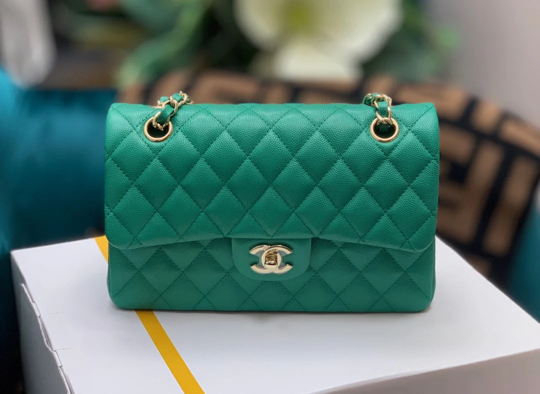 Chanel - Маленькая сумка из телячьей кожи с шариковым узором - CF - Зеленая - 23 см