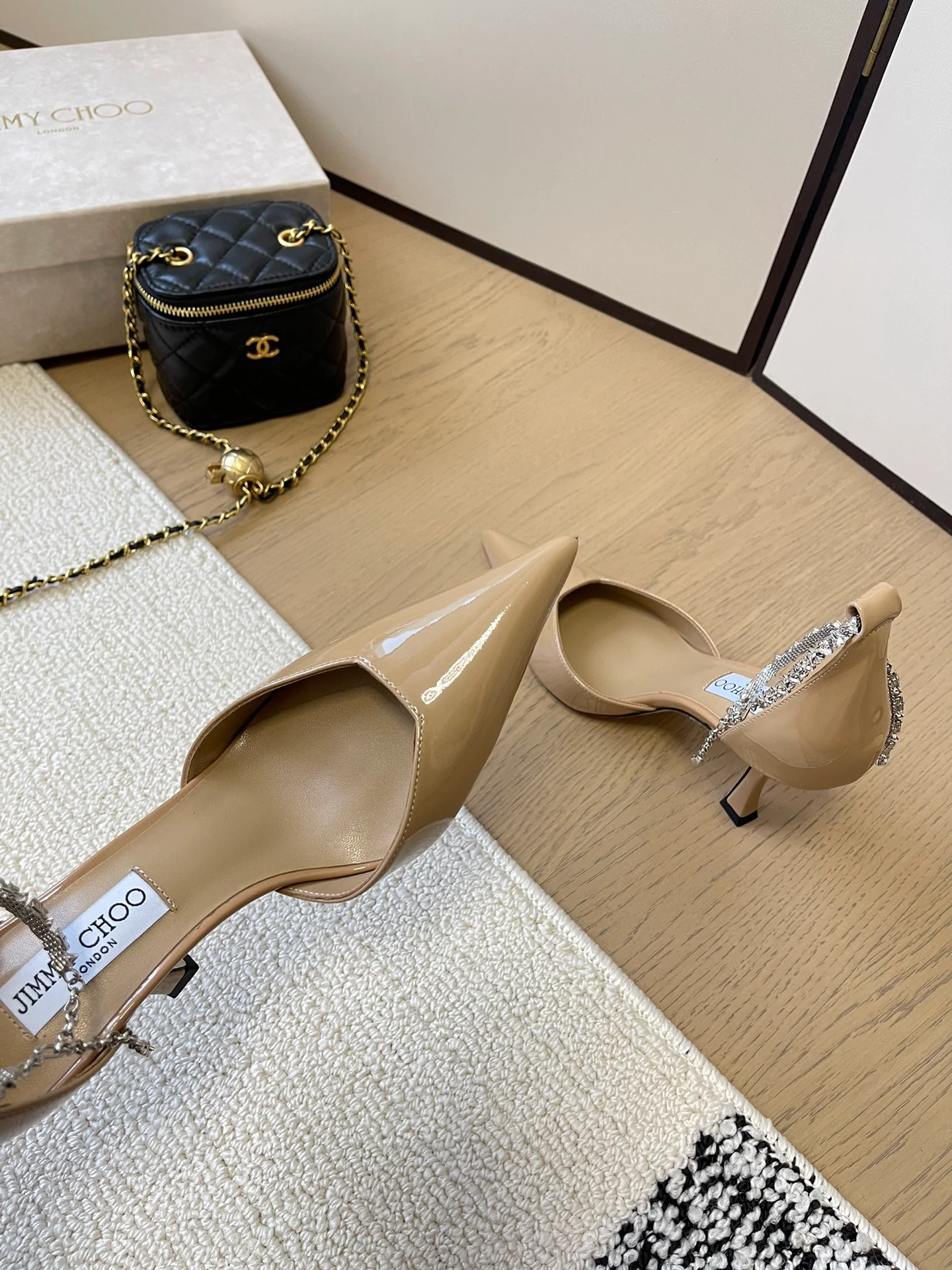 Босоножки на высоком каблуке с острым носком Jimmy 2024 - Кофейно-коричневые