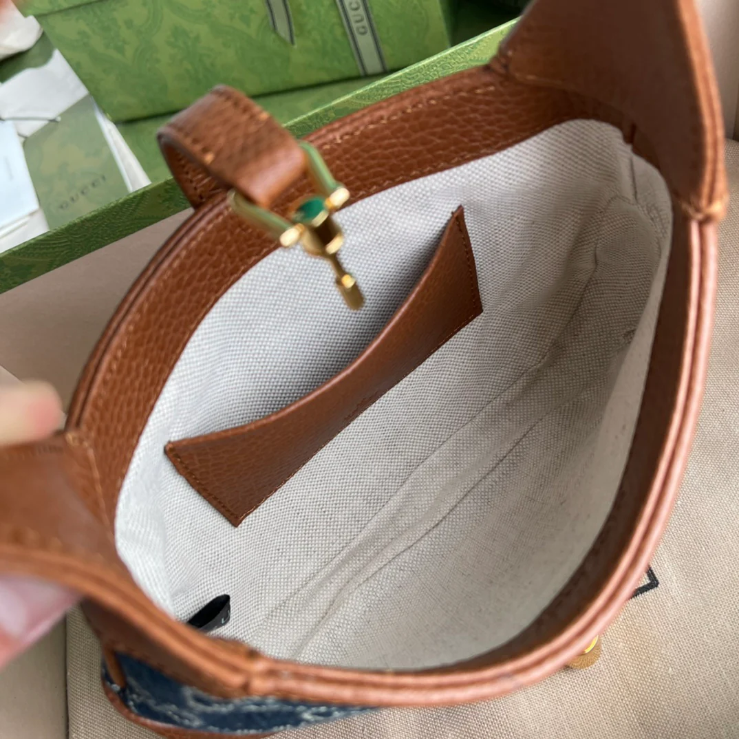 Gucci-经典 mini Jackie 牛仔帆布手-腋下包-上身图分享