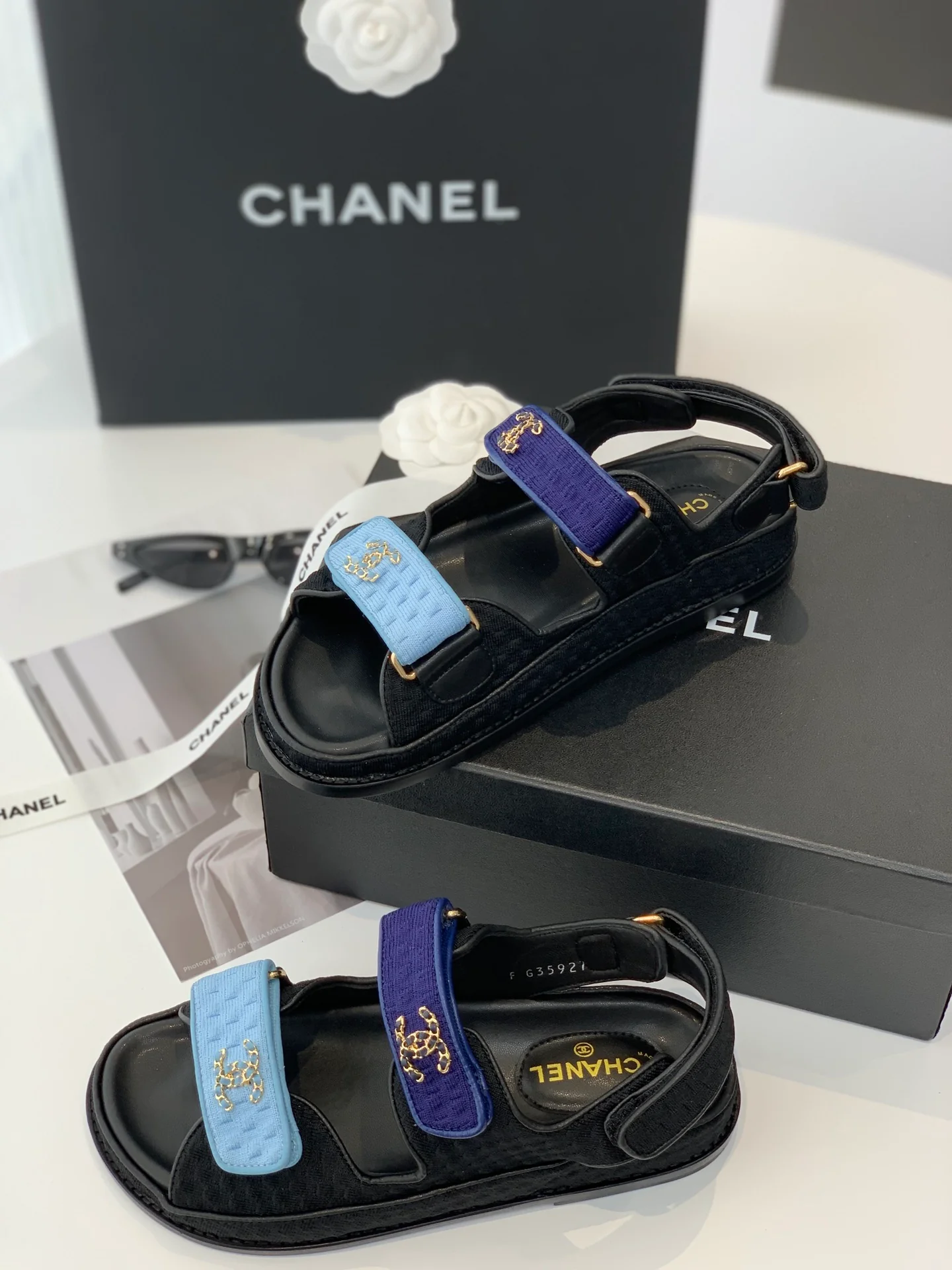 Chanel - Классические сандалии на липучке