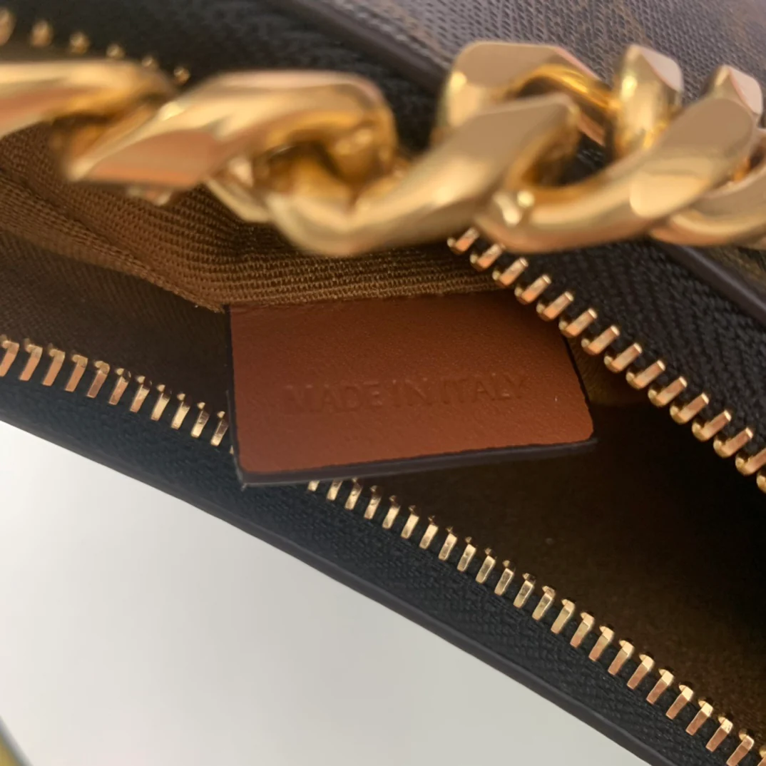 Новая сумка Celine Ava с цепочкой, 2022 год.