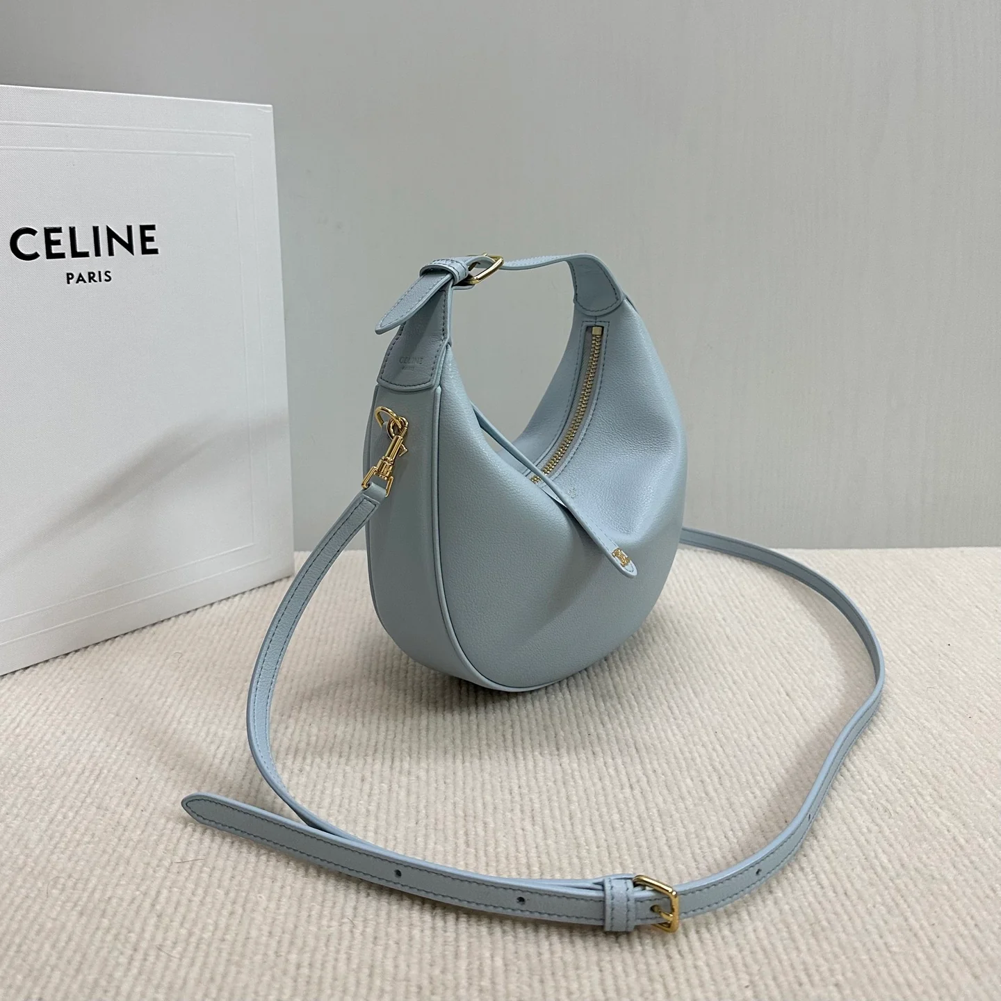 Сумка Celine Lulu Crescent Bag - Ледяной синий