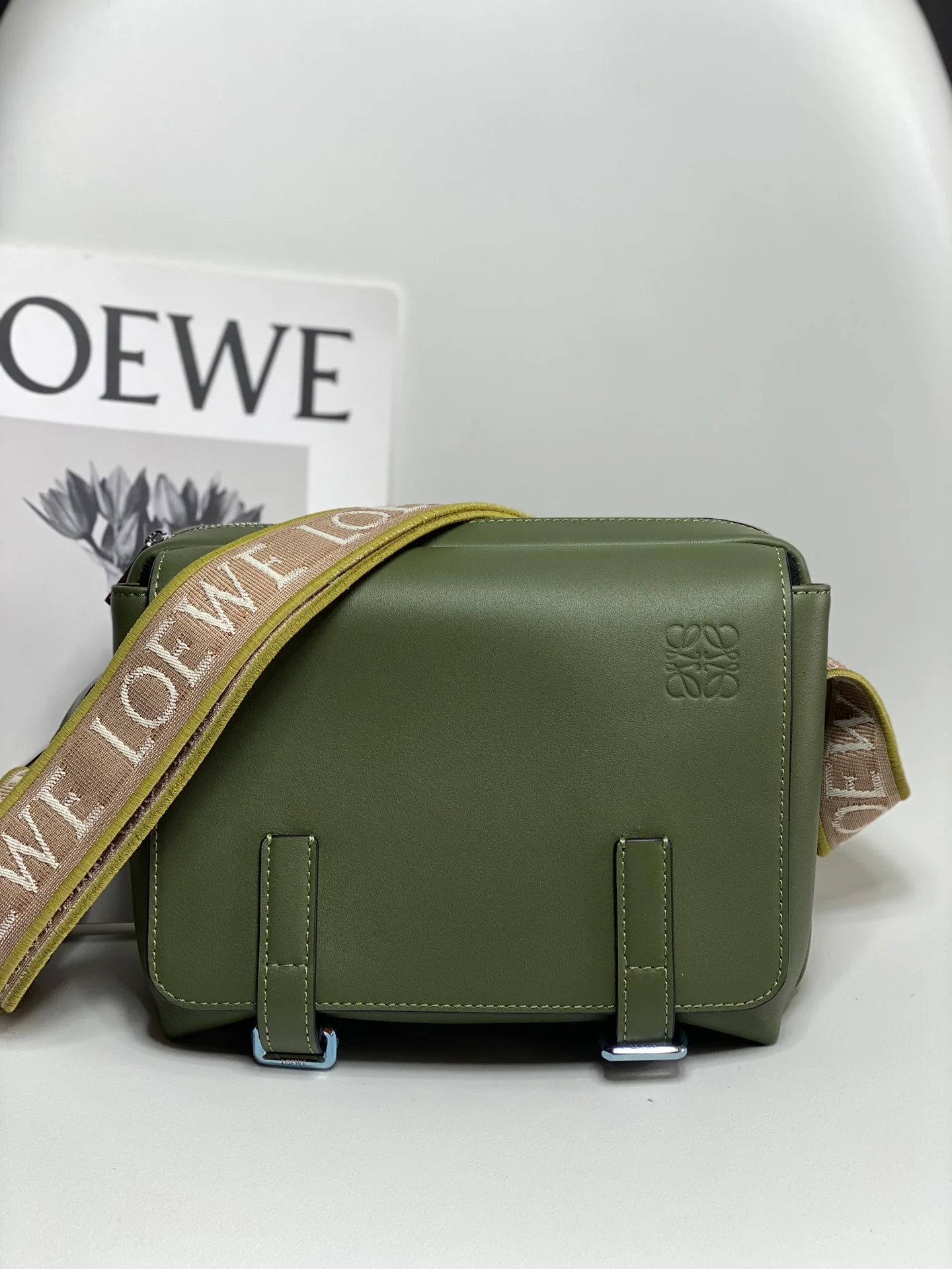 Новинка 2022 года от Loewe - Сумка-мессенджер - Размер XS