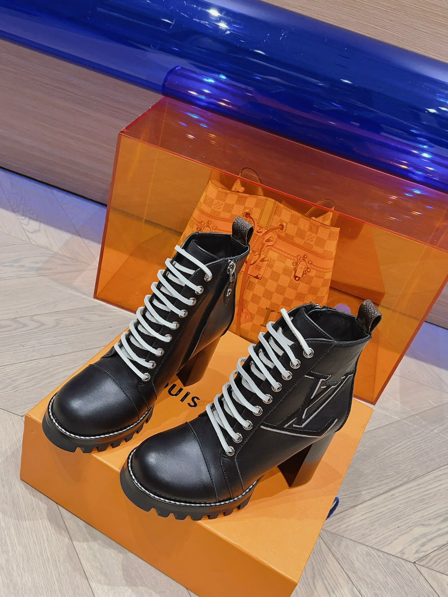 Новинка сезона осень/зима 2023 от LV - Ботильоны на высоком каблуке - Черные