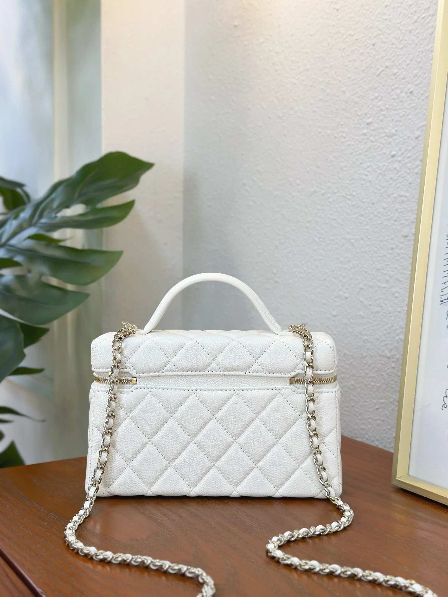 Сумочка Chanel 25p Heart Diamond LP с цепочкой - белая