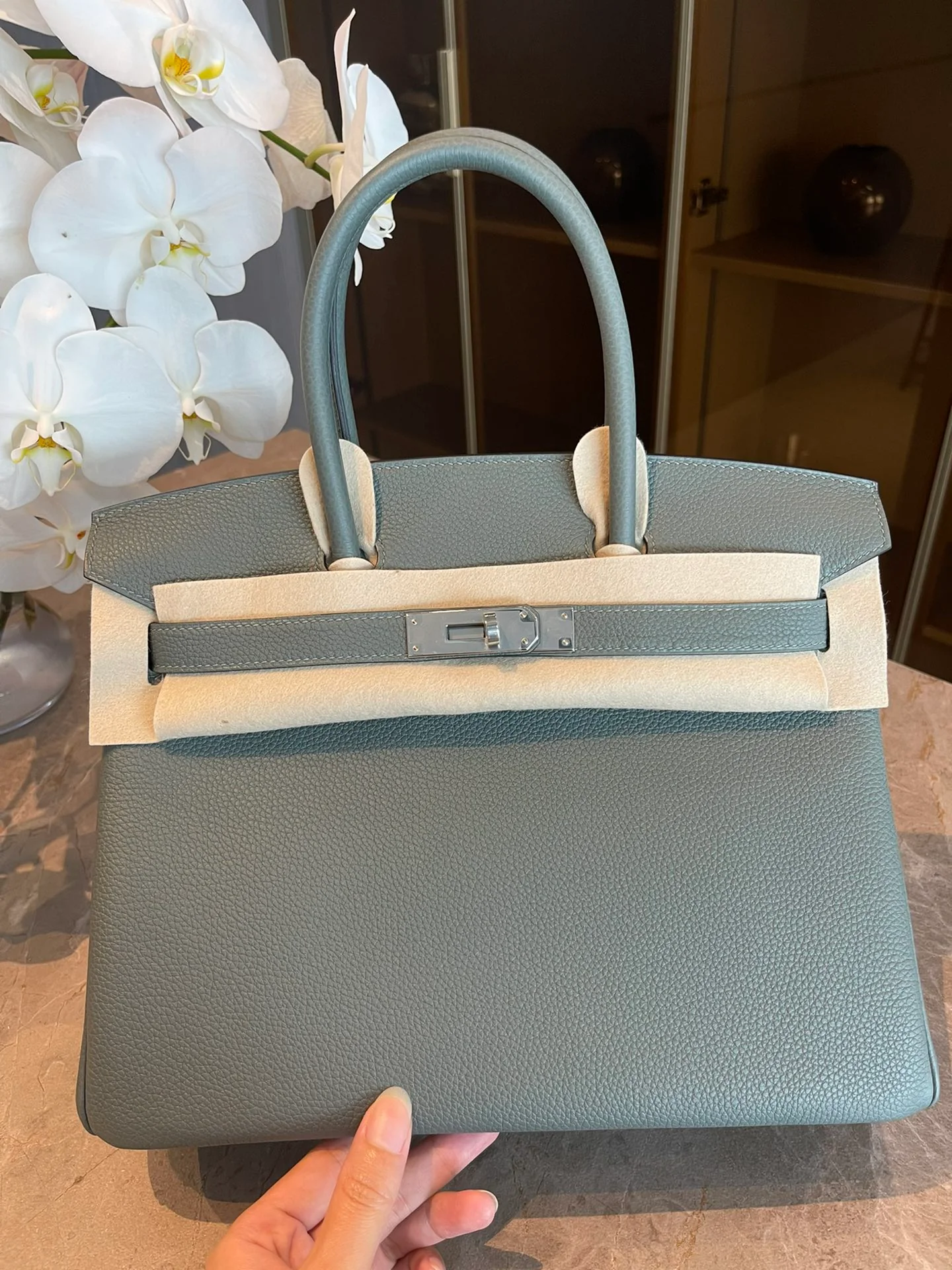 Сумка Hermes Birkin 30 Togo 63 миндально-зеленого цвета с серебряной пряжкой.