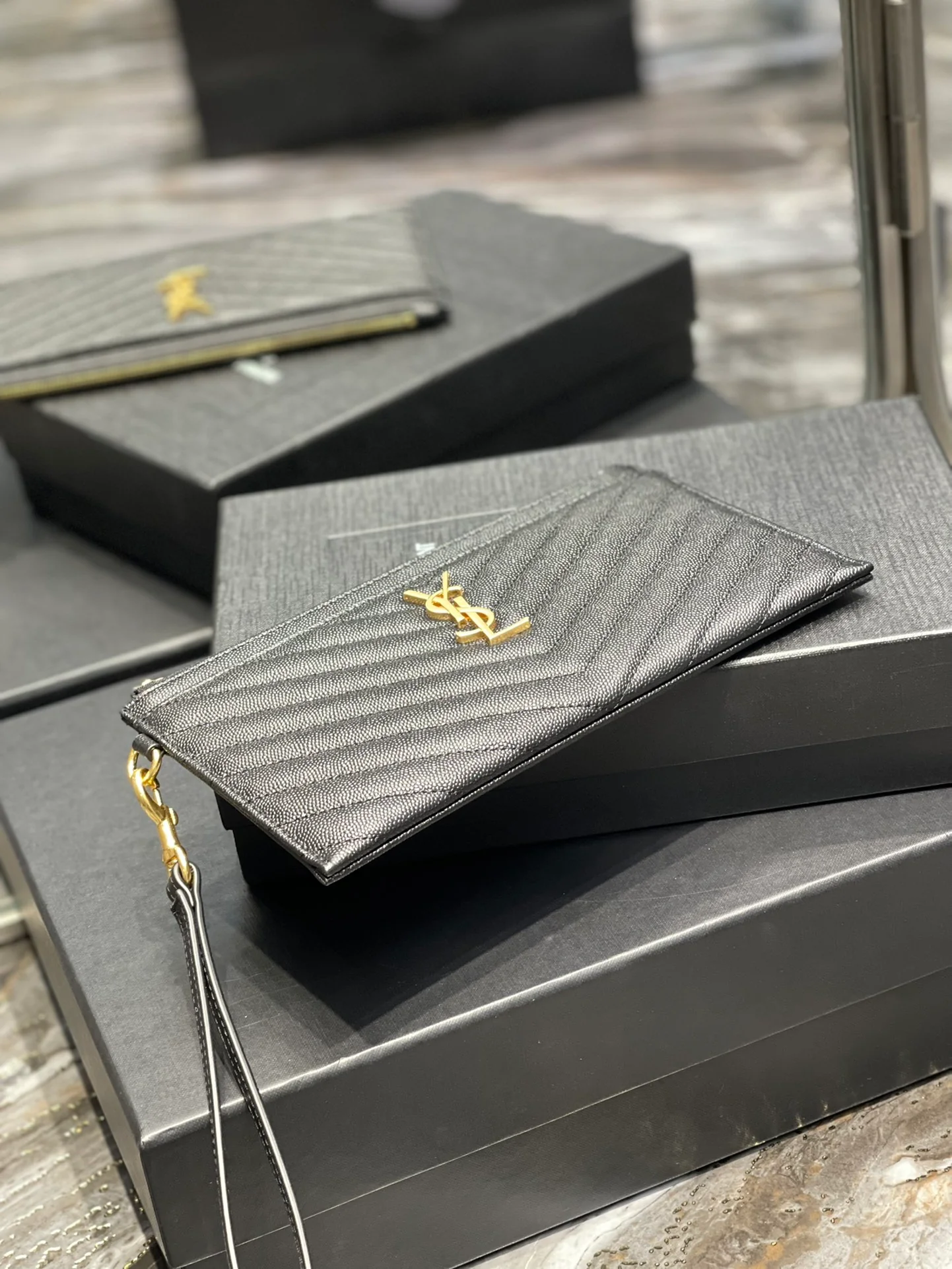 Клатч YSL на молнии - плоский кошелек - черный с золотой пряжкой