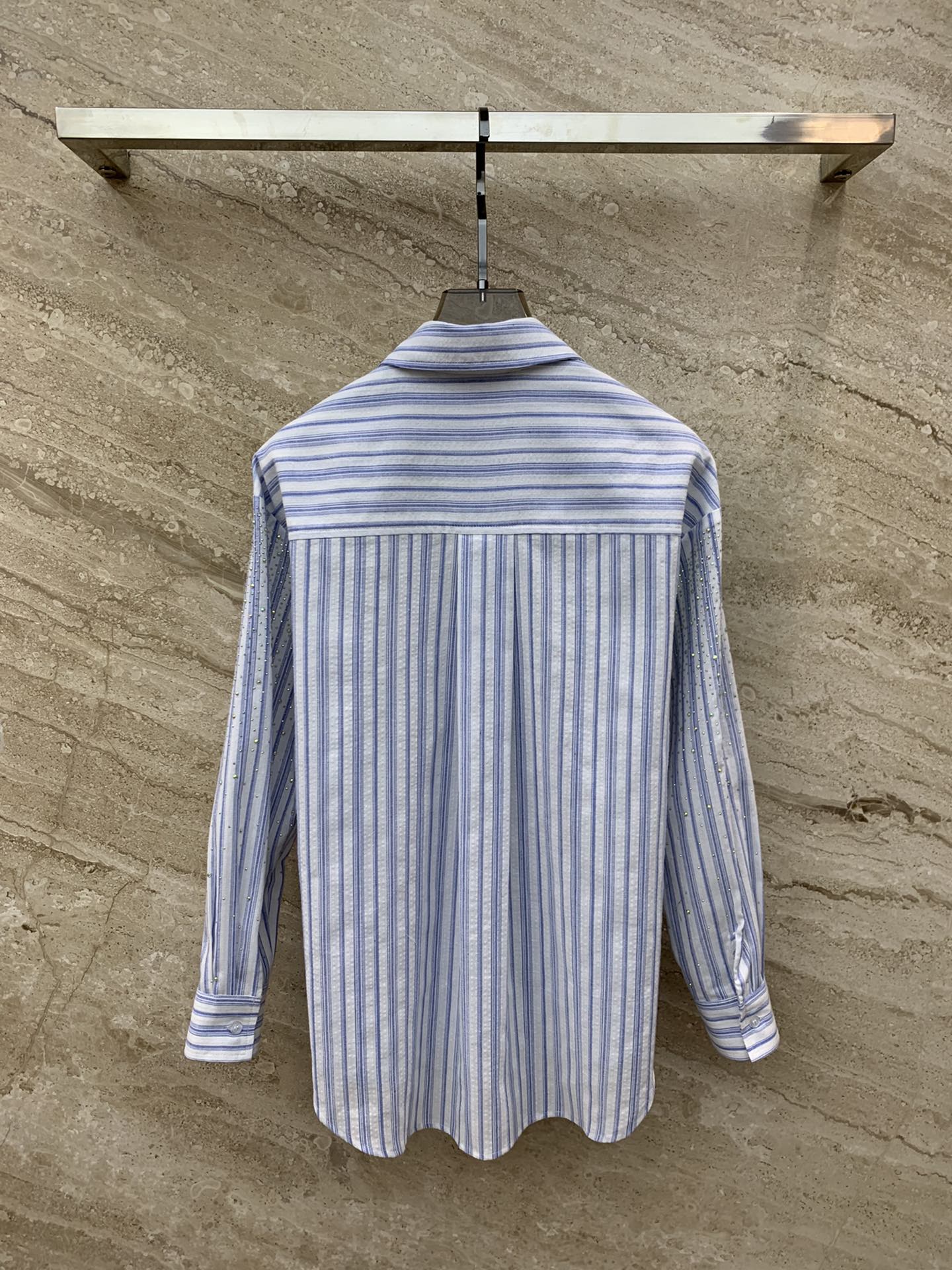 Miu Miu - 2404 - Рубашка с длинными рукавами, украшенная стразами, бисерной надписью и полосками - Синяя