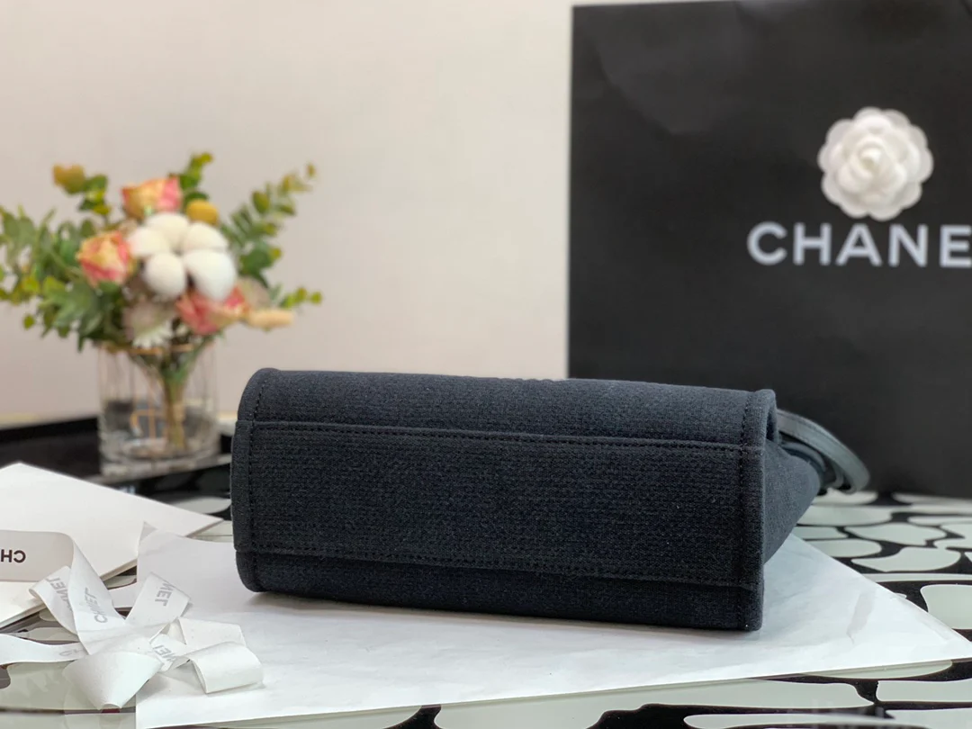 Пляжная сумка Chanel из коллекции осень/зима 2022 — черная — маленькая