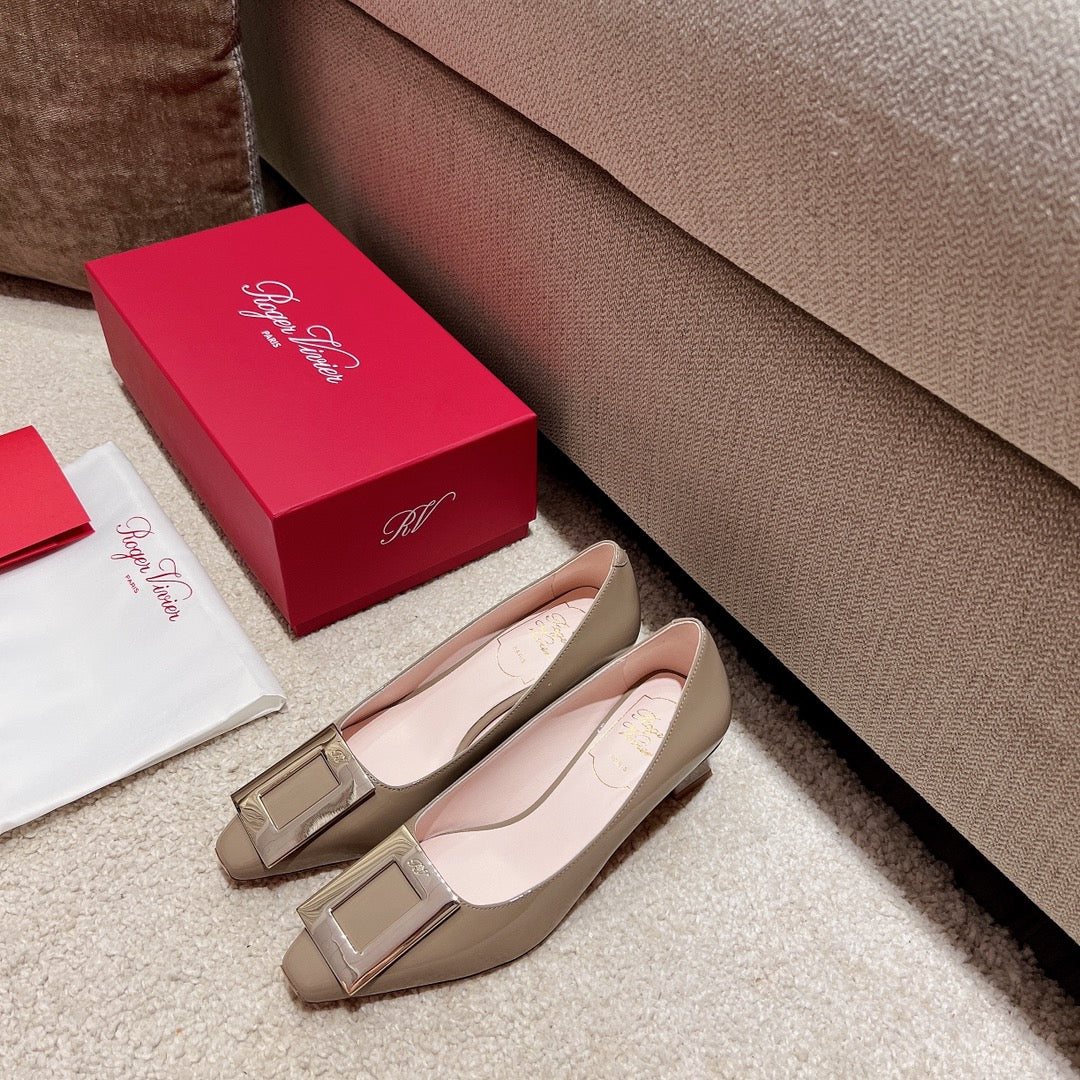 Трапециевидные туфли на высоком каблуке с длинной пряжкой для поездок на работу