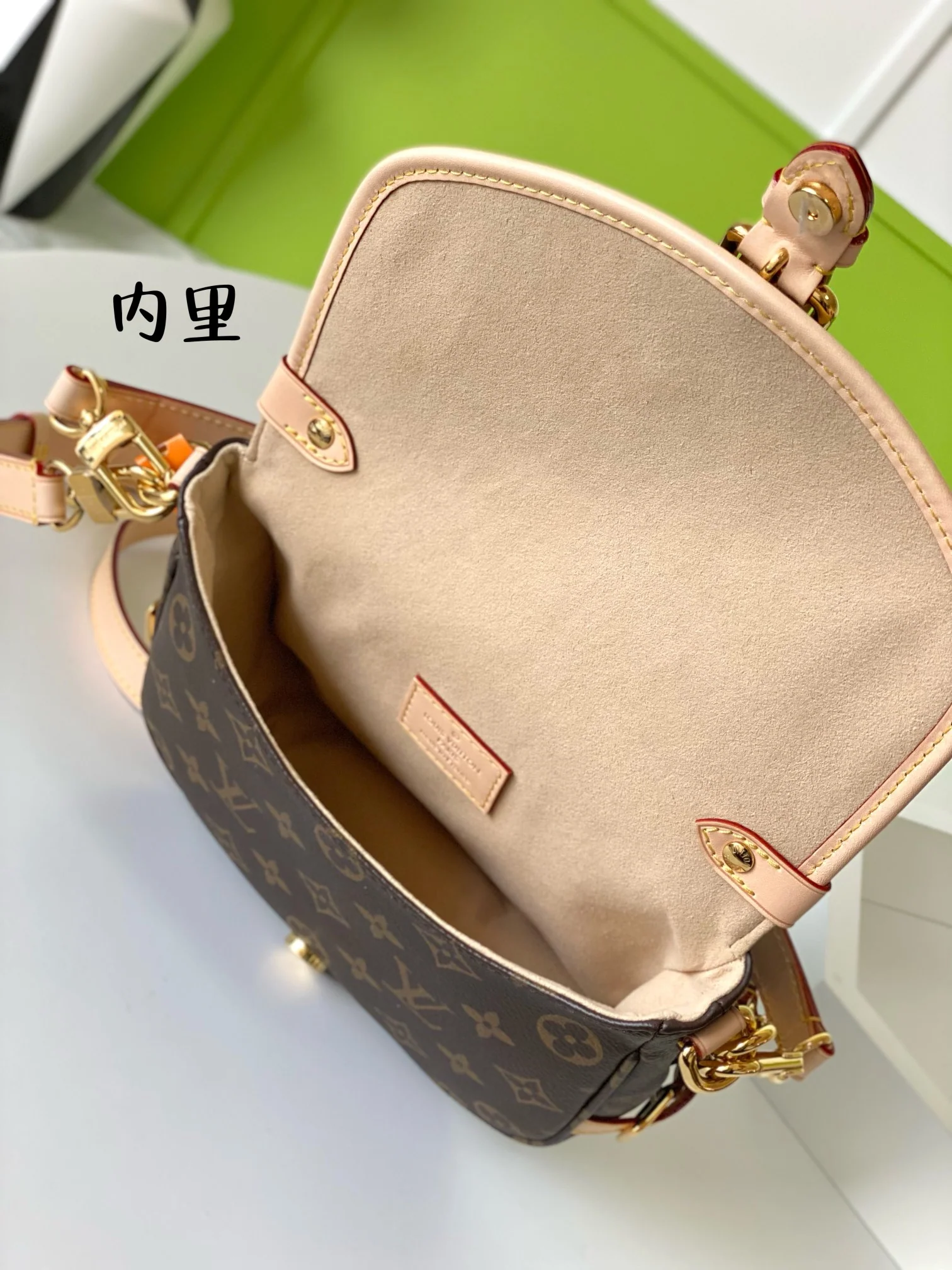 m46740-LV-saumur-bb-handbag/crossbody bag