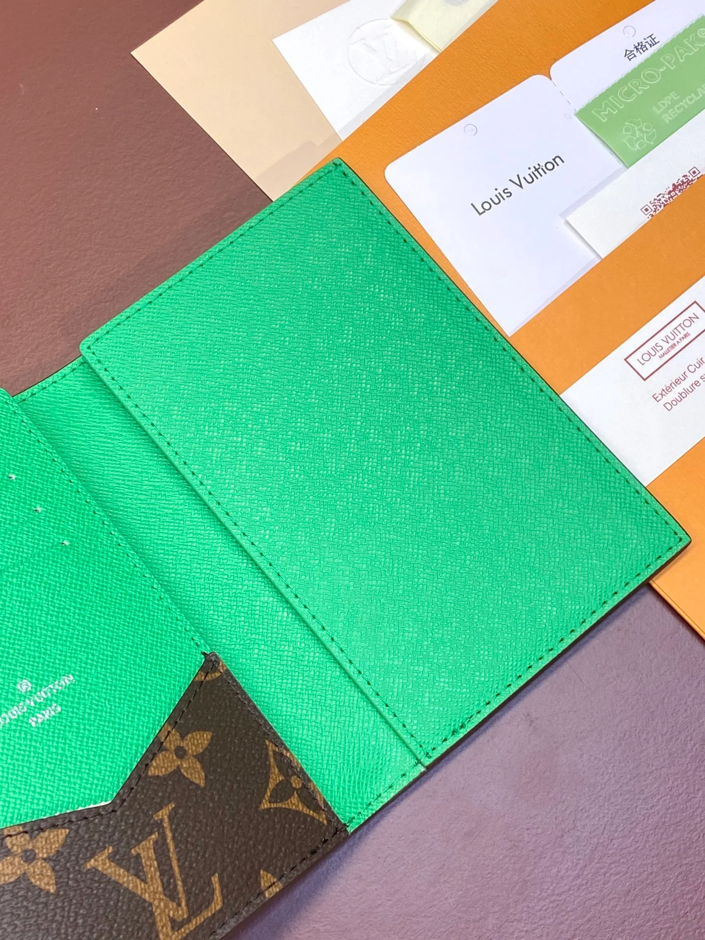 Обложка для паспорта LV-m82867-зеленая