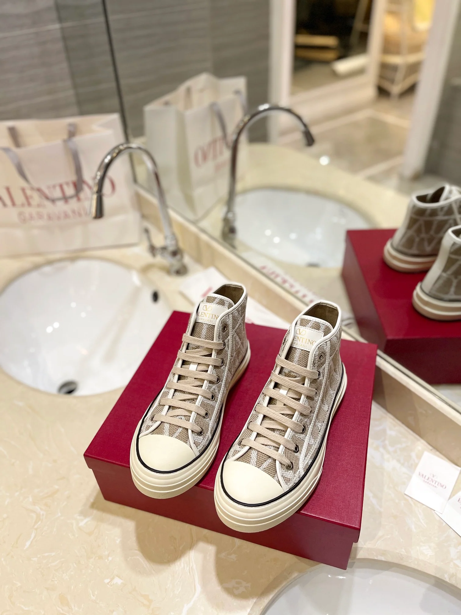 Кеды Valentino средней высоты, повседневная обувь унисекс, абрикосовый цвет.