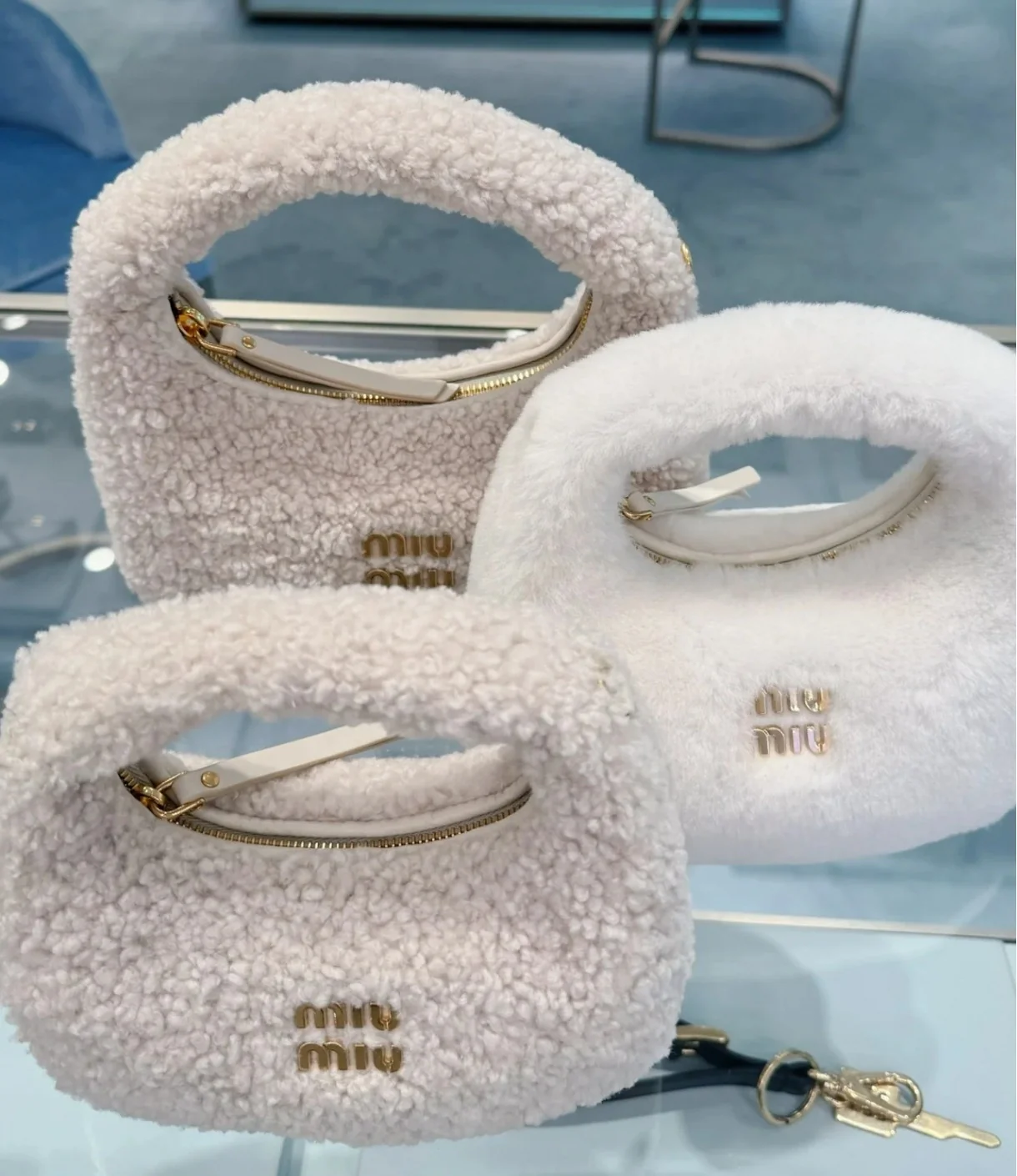 Сумка Miu Miu Wander - овечья шерсть - белый наряд (поделиться)