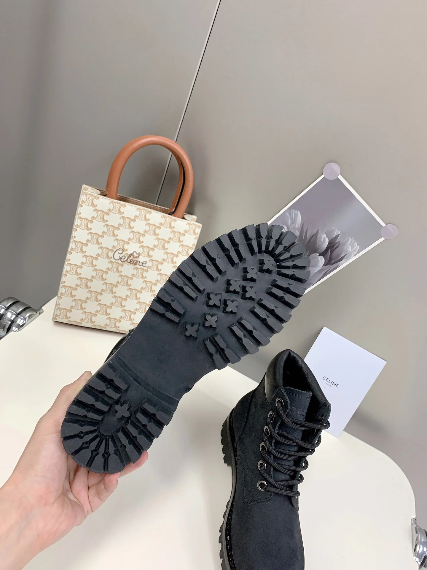 Celine - 2022 - Новые классические ботинки Dr. Martens