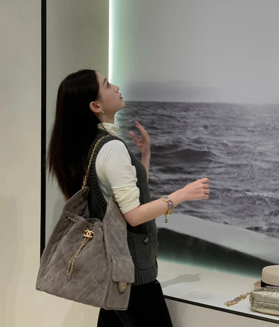 Сумка-хобо Chanel 25c с завязками, средний размер, замша, цвет ?слоновая кожа?.