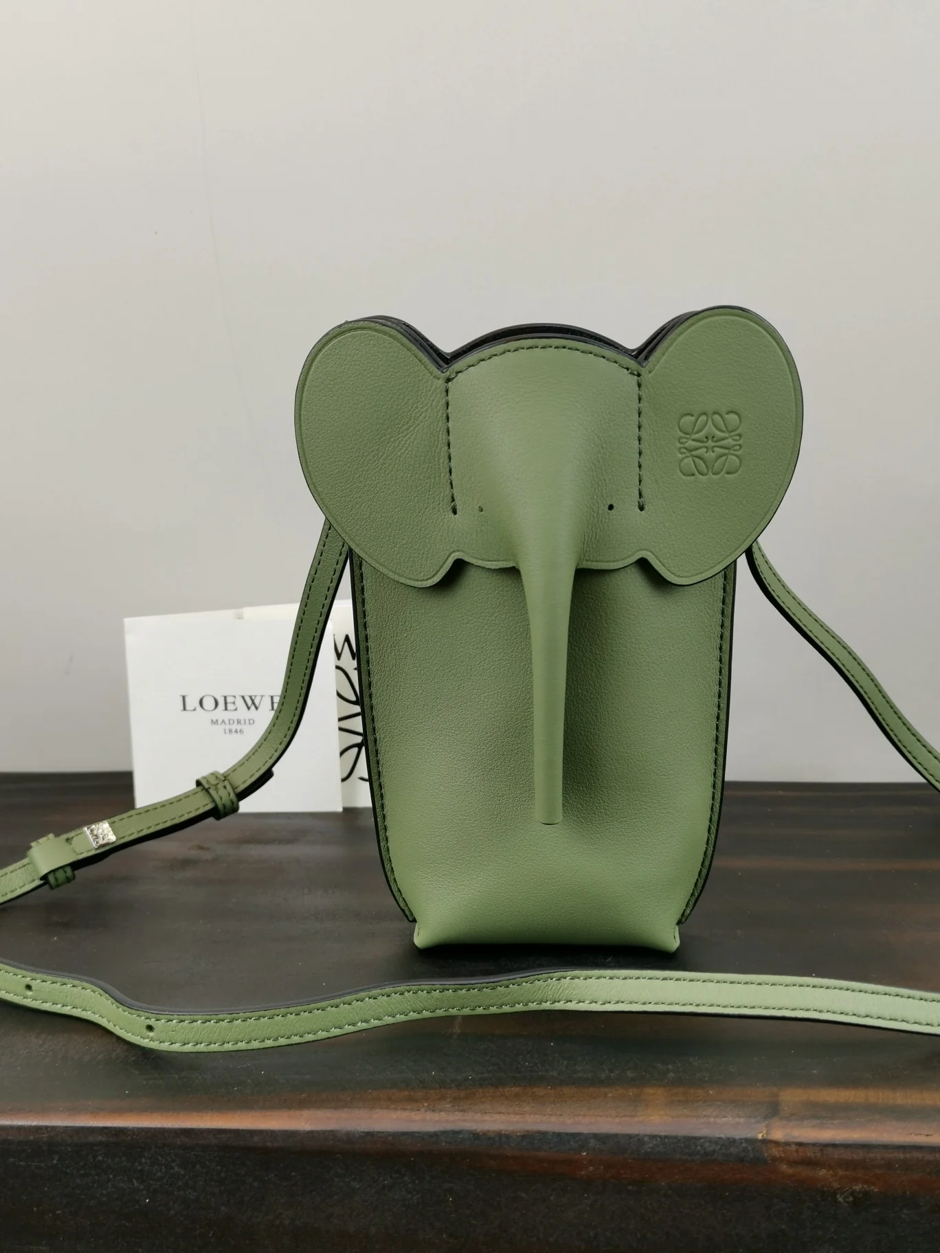 Loewe - Сумка для телефона New Elephant - Зеленая