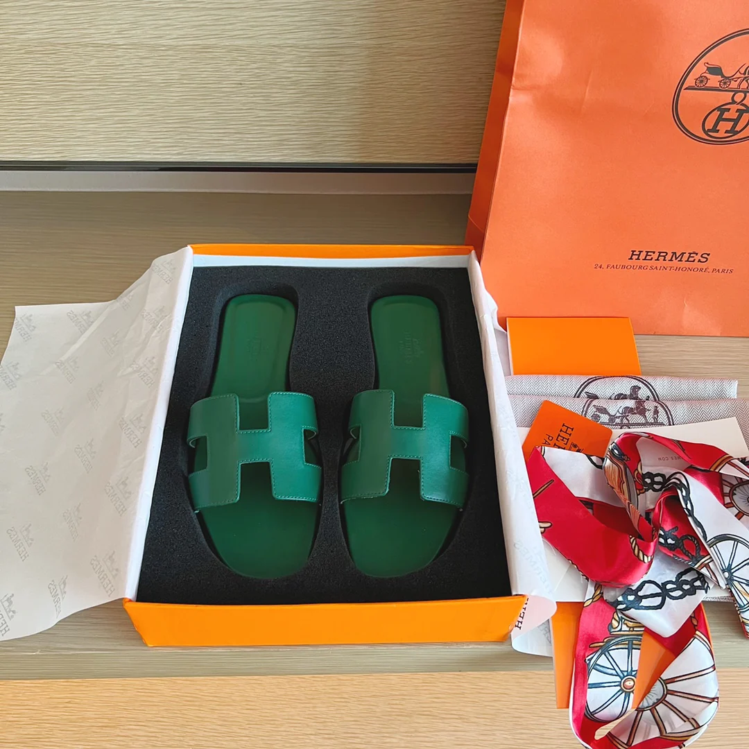 Классические домашние тапочки Hermes H - Верх из однотонной кожи - Подошва, полностью закрывающая тапочки - Зеленый