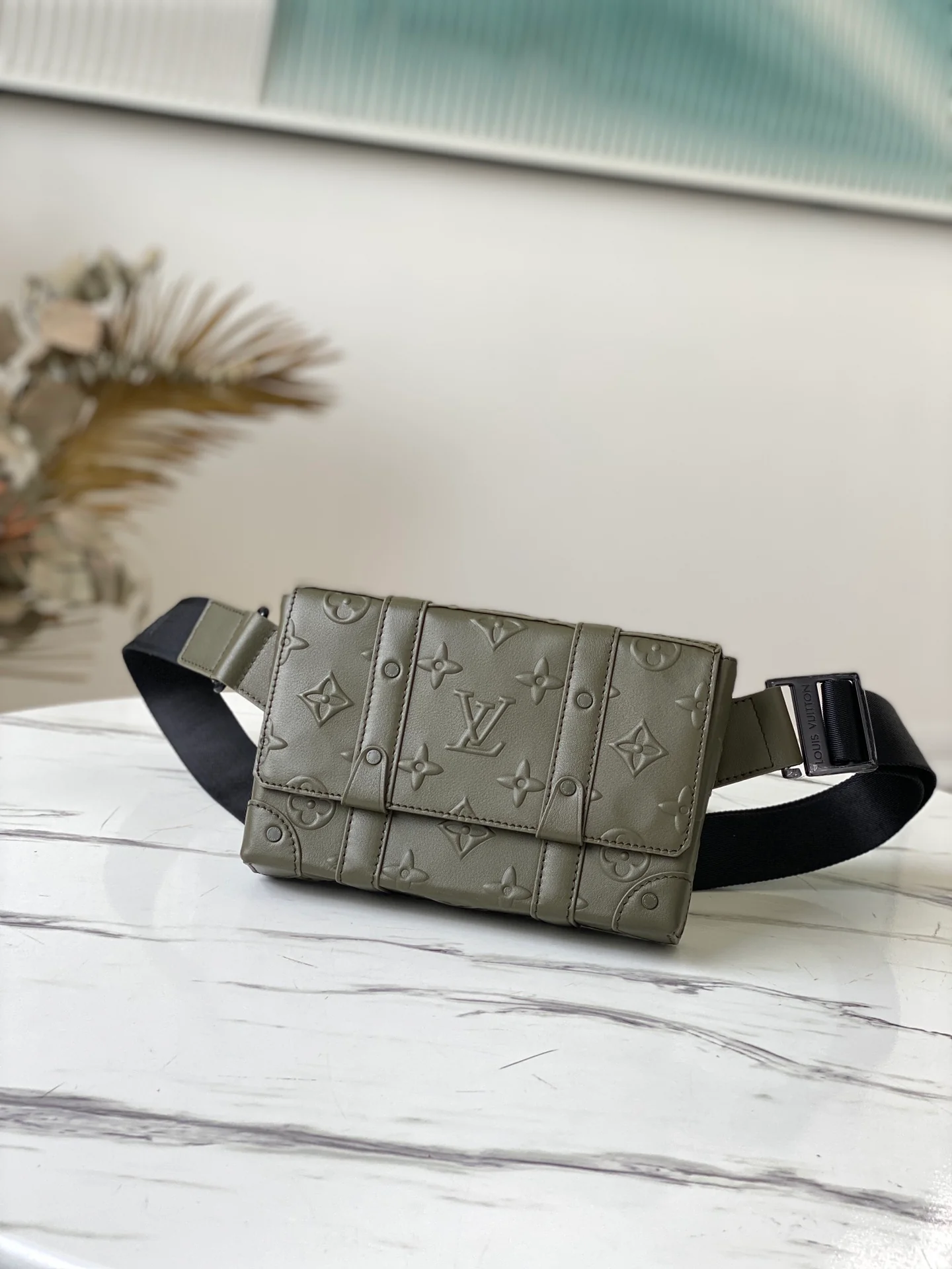 m57952-LV-Trunk-Shoulder Bag-Army Green