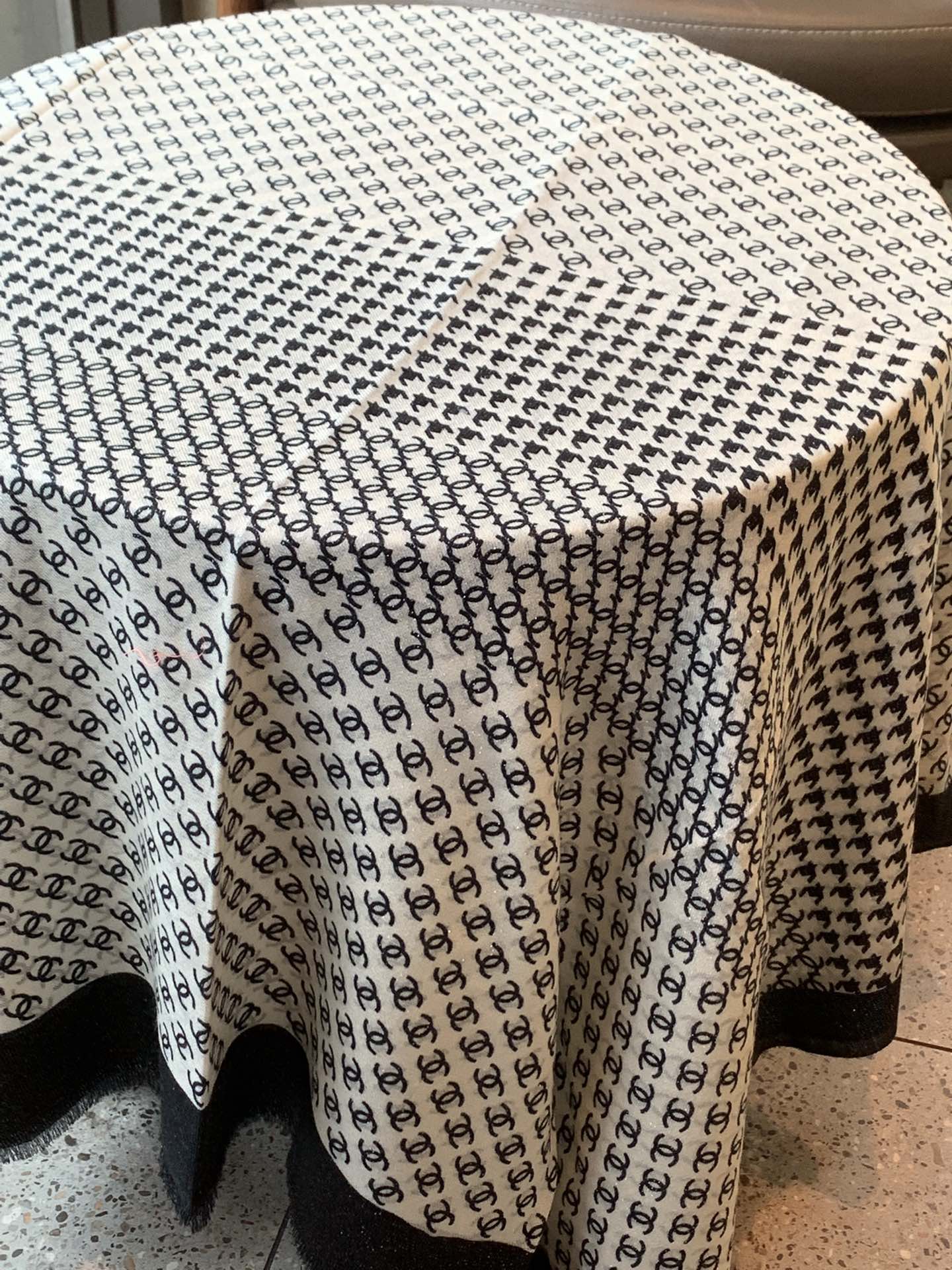 Шарф Chanel с узором ?гусиная лапка? и двойной буквой ?С? — 110-200 см — высококачественный чистый кашемир