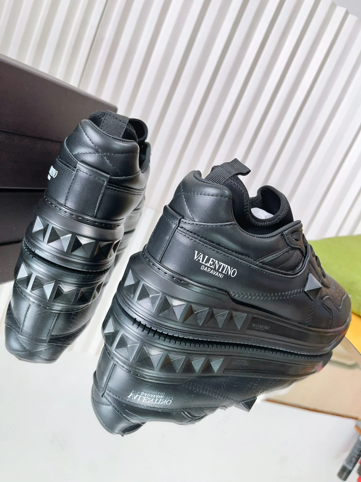 Valentino - Повседневные кроссовки - Унисекс - Черные