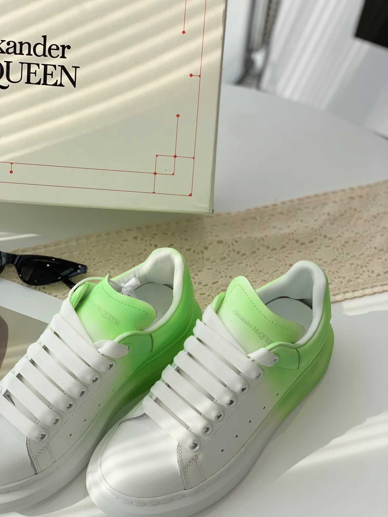 McQueen - Улучшенные классические белые кроссовки - Градиентный зеленый